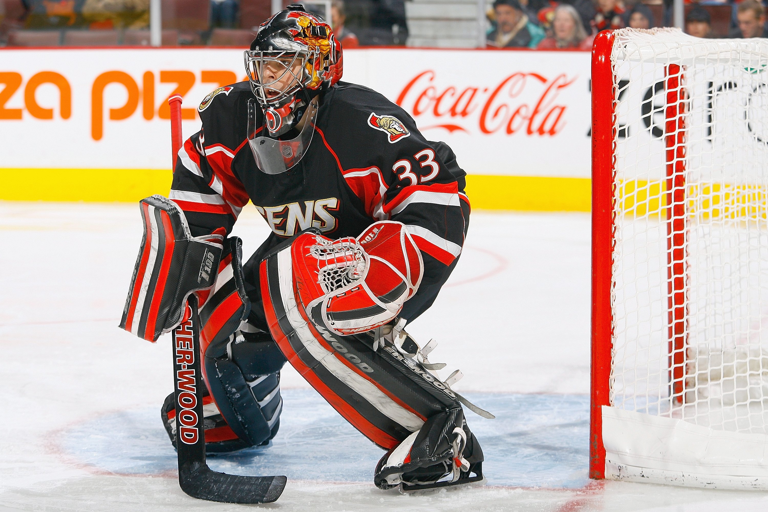 OTTAWA, ON - NOVEMBER 10: Goalie Pascal LeClaire #33 of the Ottawa Senators guards the net against the Edmonton Oilers in a game at Scotiabank Place on November 10, 2009 in Ottawa, Ontario, Canada. The Ottawa Senators defeated the Edmonton Oilers 4-3 in