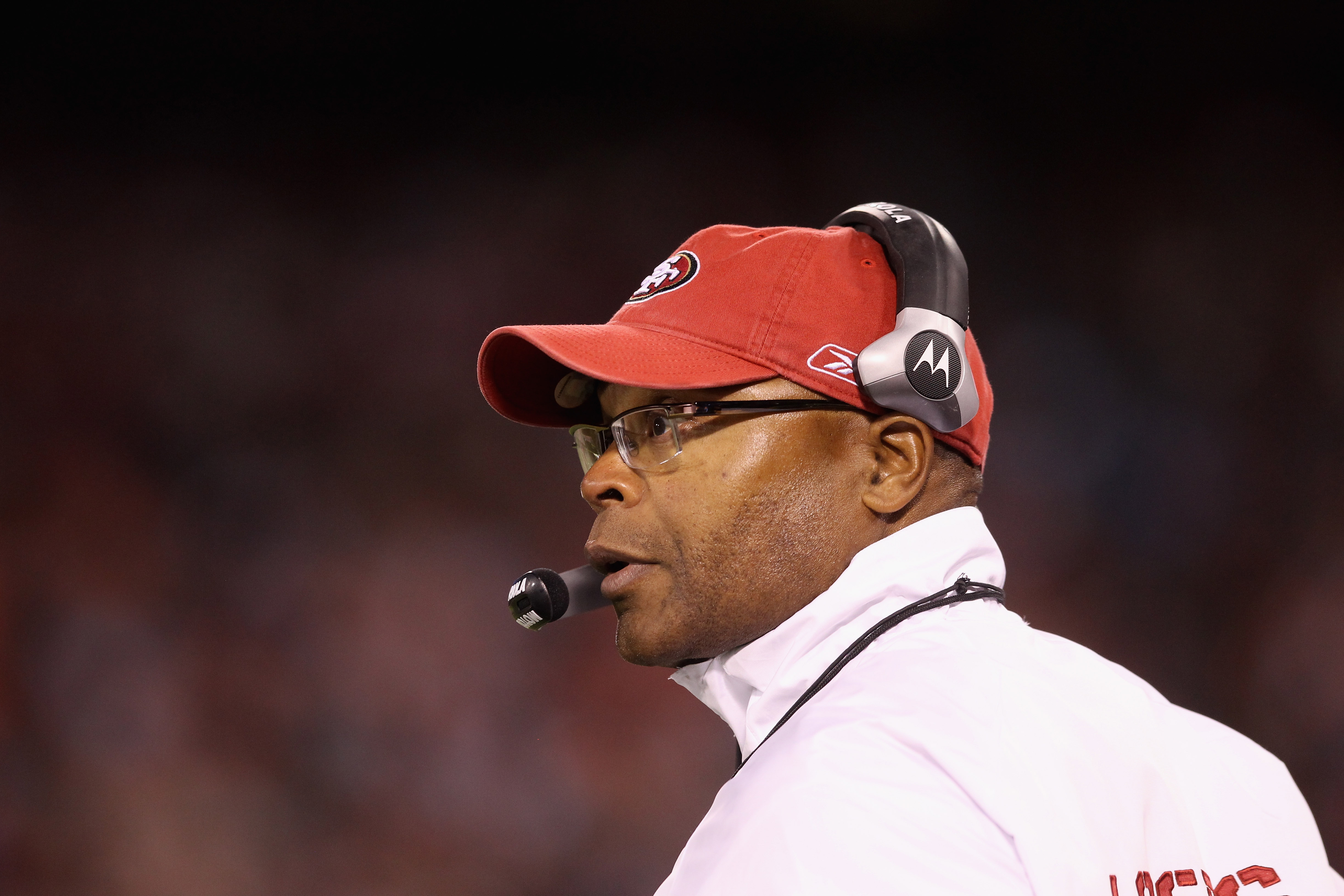 SAN FRANCISCO - SEPTEMBER 02:  Head coach Mike Singletary of the San Francisco 49ers watches his team during their game against the San Diego Chargers at Candlestick Park  on September 2, 2010 in San Francisco, California.  (Photo by Ezra Shaw/Getty Image
