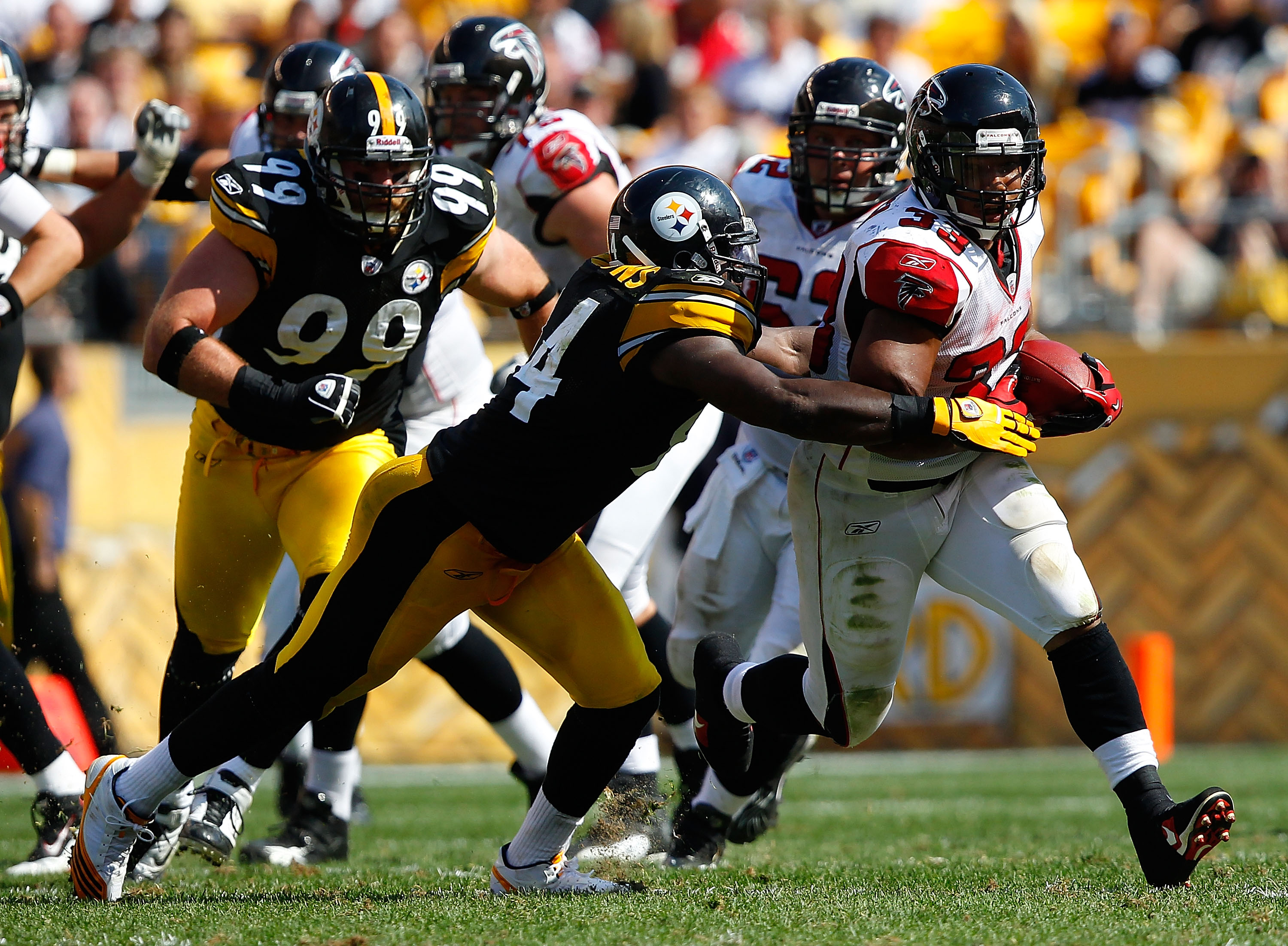 12 September 2010: Pittsburgh Steelers safety Troy Polamalu (43) during the  NFL game between the Atlanta Falcons and the Pittsburgh Steelers at Heinz  Field in Pittsburgh, Pennsylvania. (Icon Sportswire via AP Images