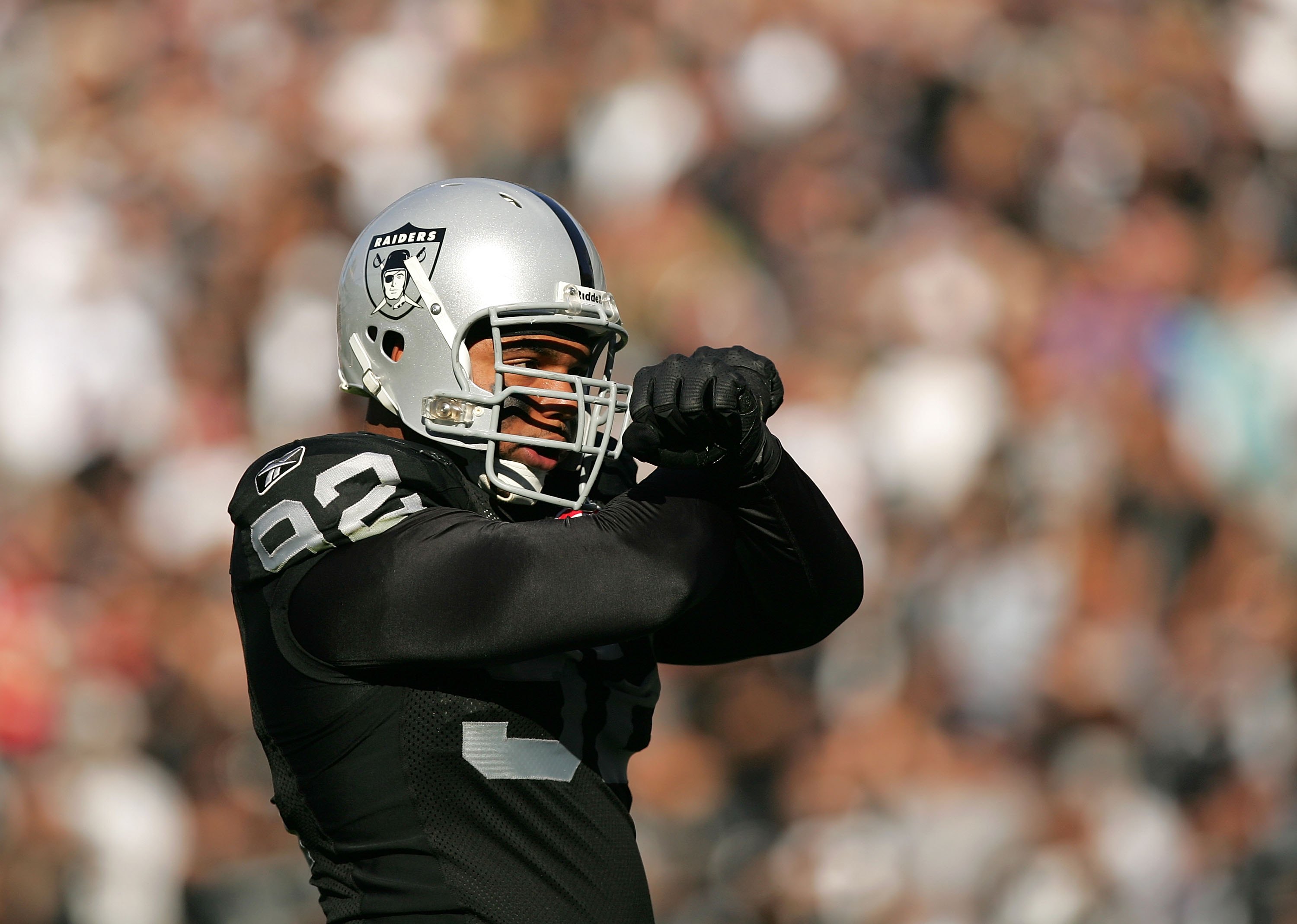 Raiders in race despite missing speedster McFadden