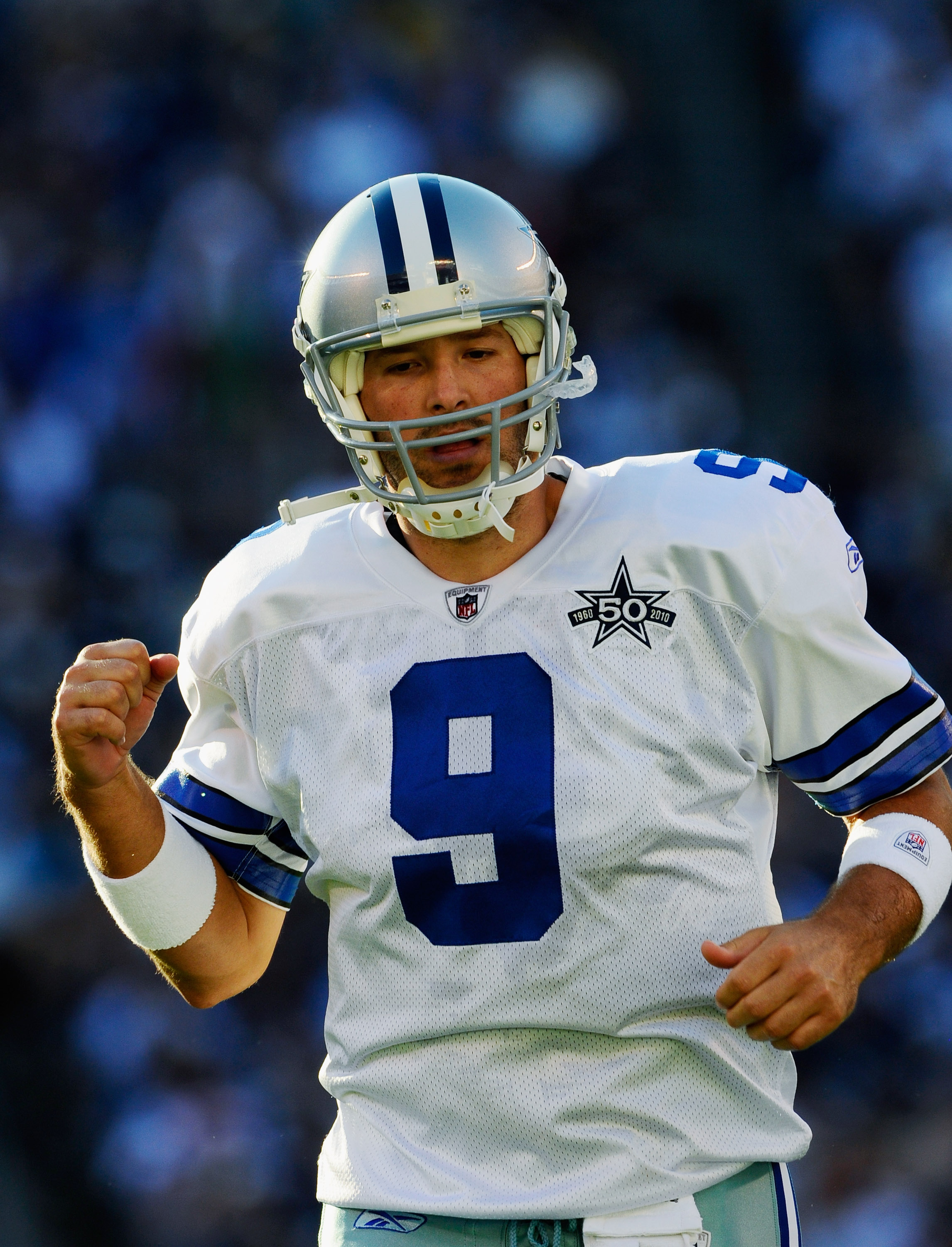 Dallas Cowboys Qb Tony Romo is all smiles during the 2010 NFL Pro