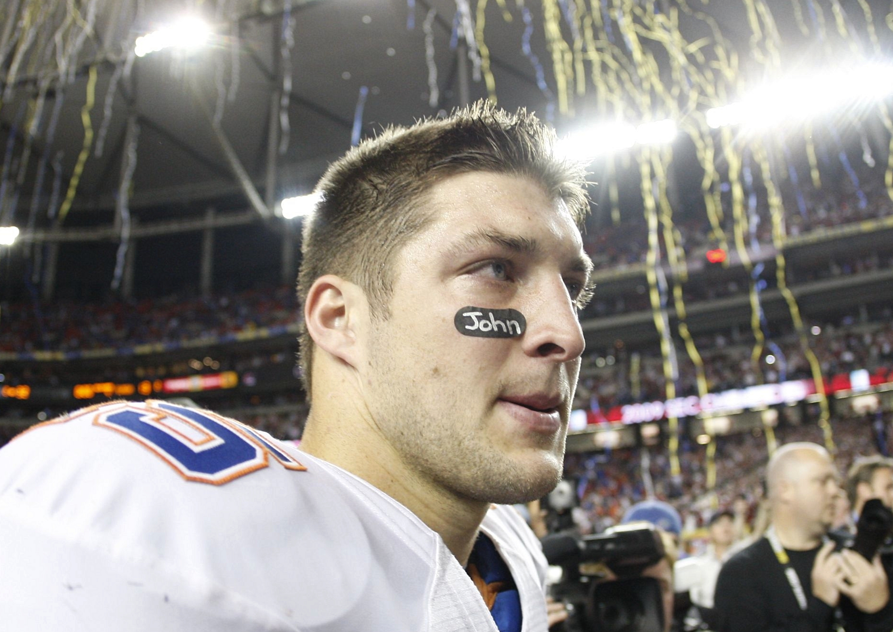 Tim Tebow gets showered with cheers from Jaguars fans during first