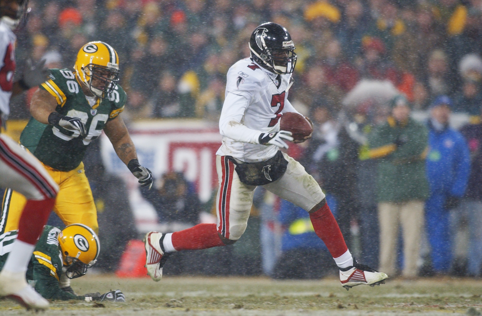 Mike Vick draws a crowd at Atlanta Super Bowl festivities