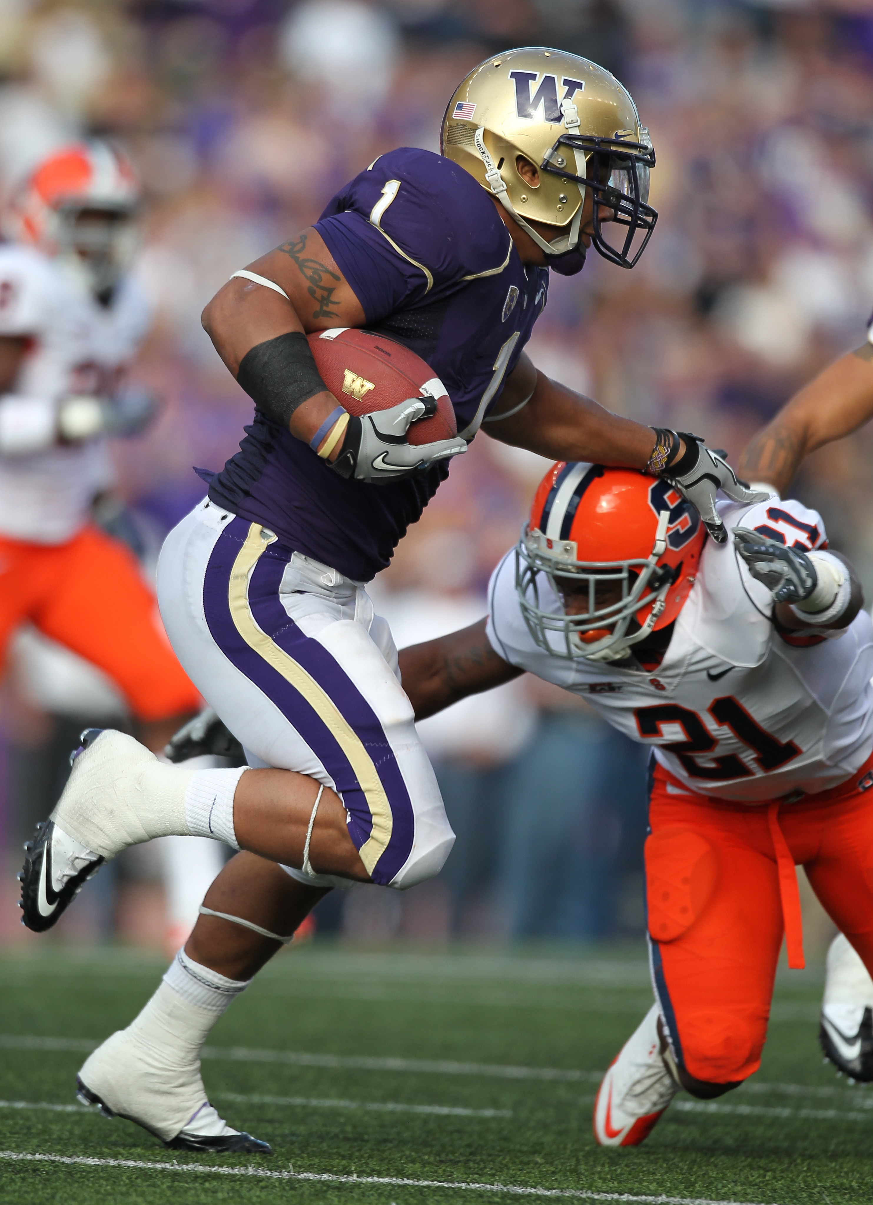 SEATTLE - SEPTEMBER 11: Running back Chris Polk #1 of the Washington Huskies rushes against Shamarko Thomas #21 of the Syracuse Orange on September 11, 2010 at Husky Stadium in Seattle, Washington. (Photo by Otto Greule Jr/Getty Images)