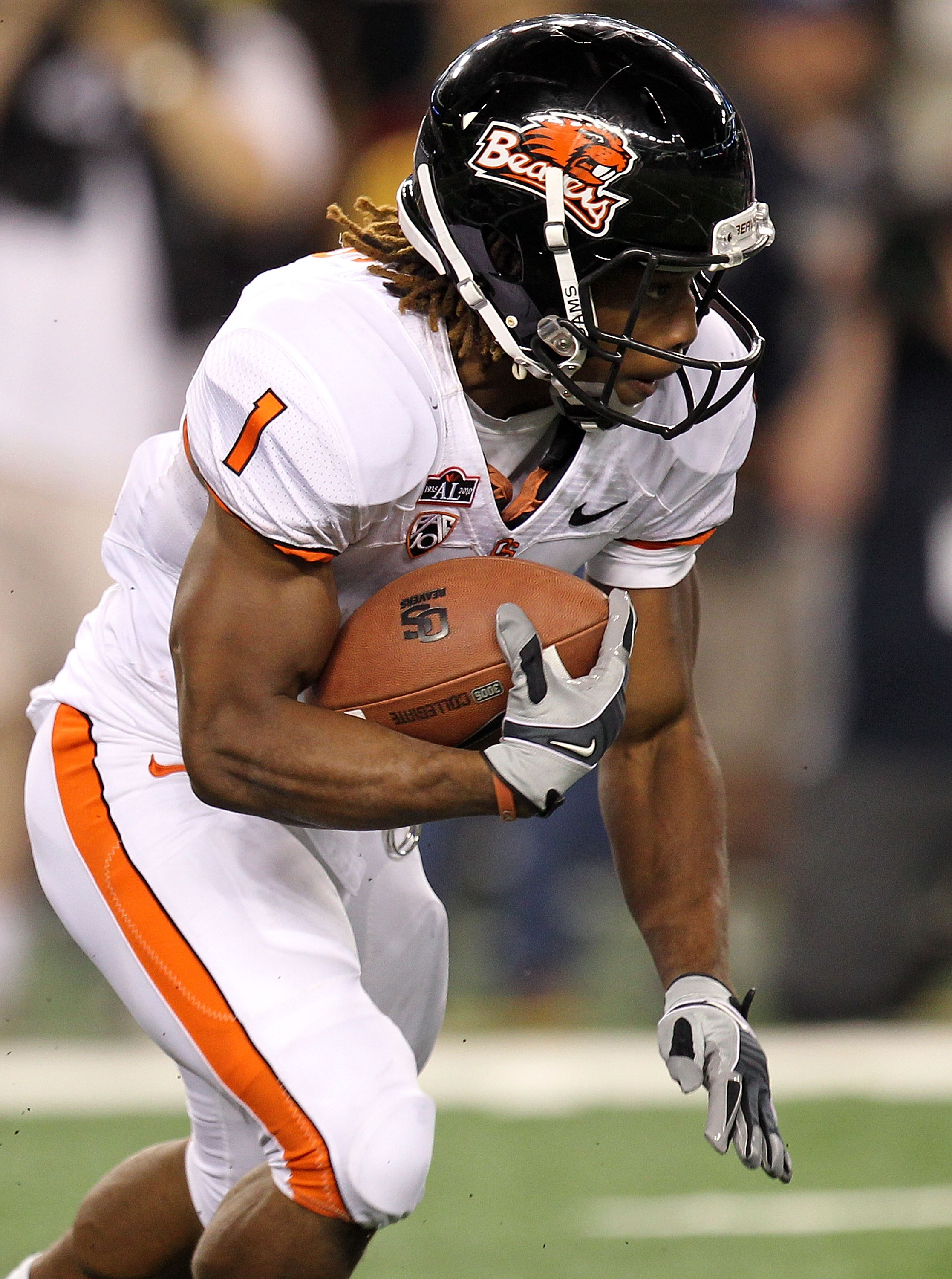 ARLINGTON, TX - SEPTEMBER 04: Running back Jacquizz Rodgers #1 of the Oregon State Beavers at Cowboys Stadium on September 4, 2010 in Arlington, Texas. (Photo by Ronald Martinez/Getty Images)