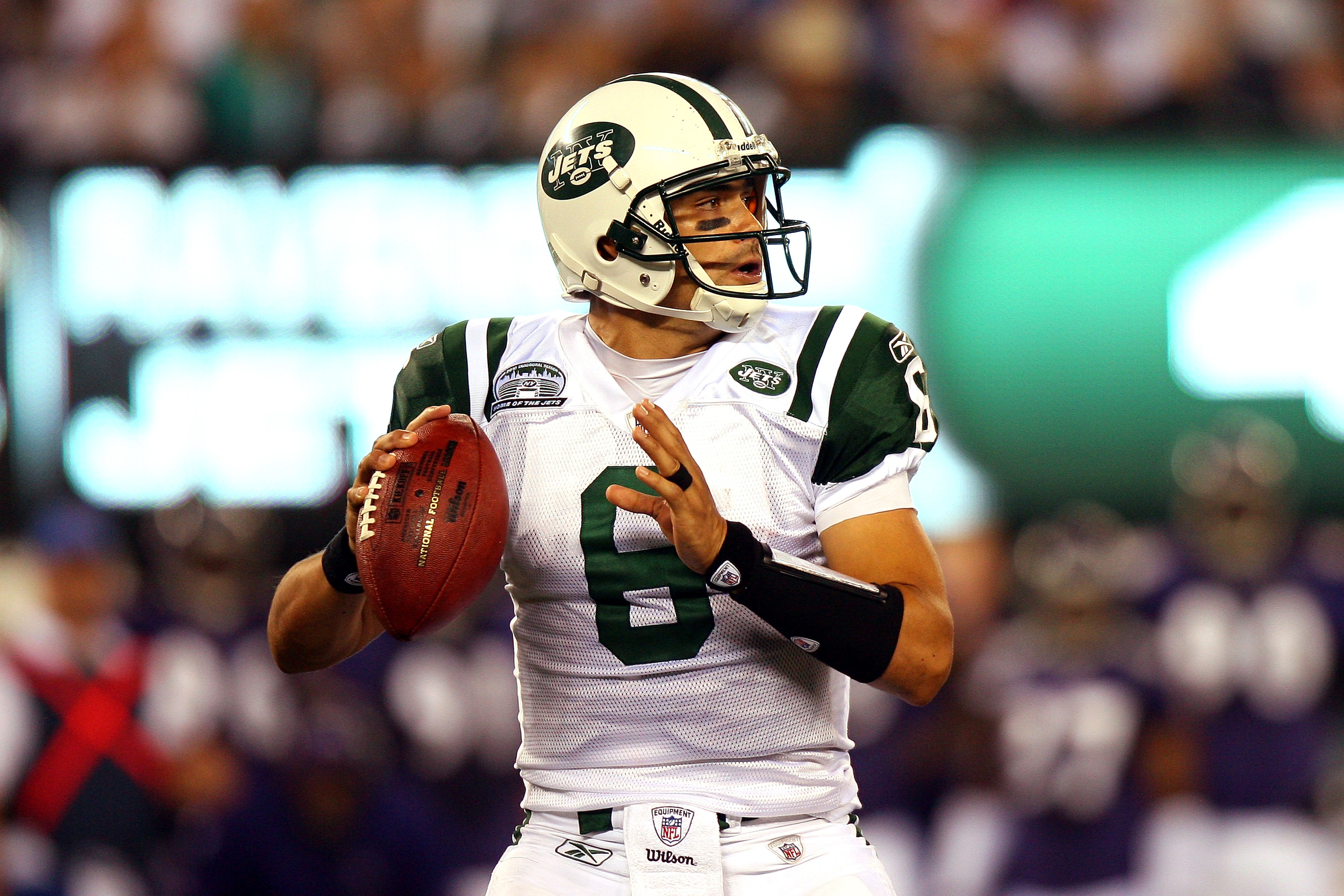 20 September 2009: New York Jets #6 Quarterback Mark Sanchez with