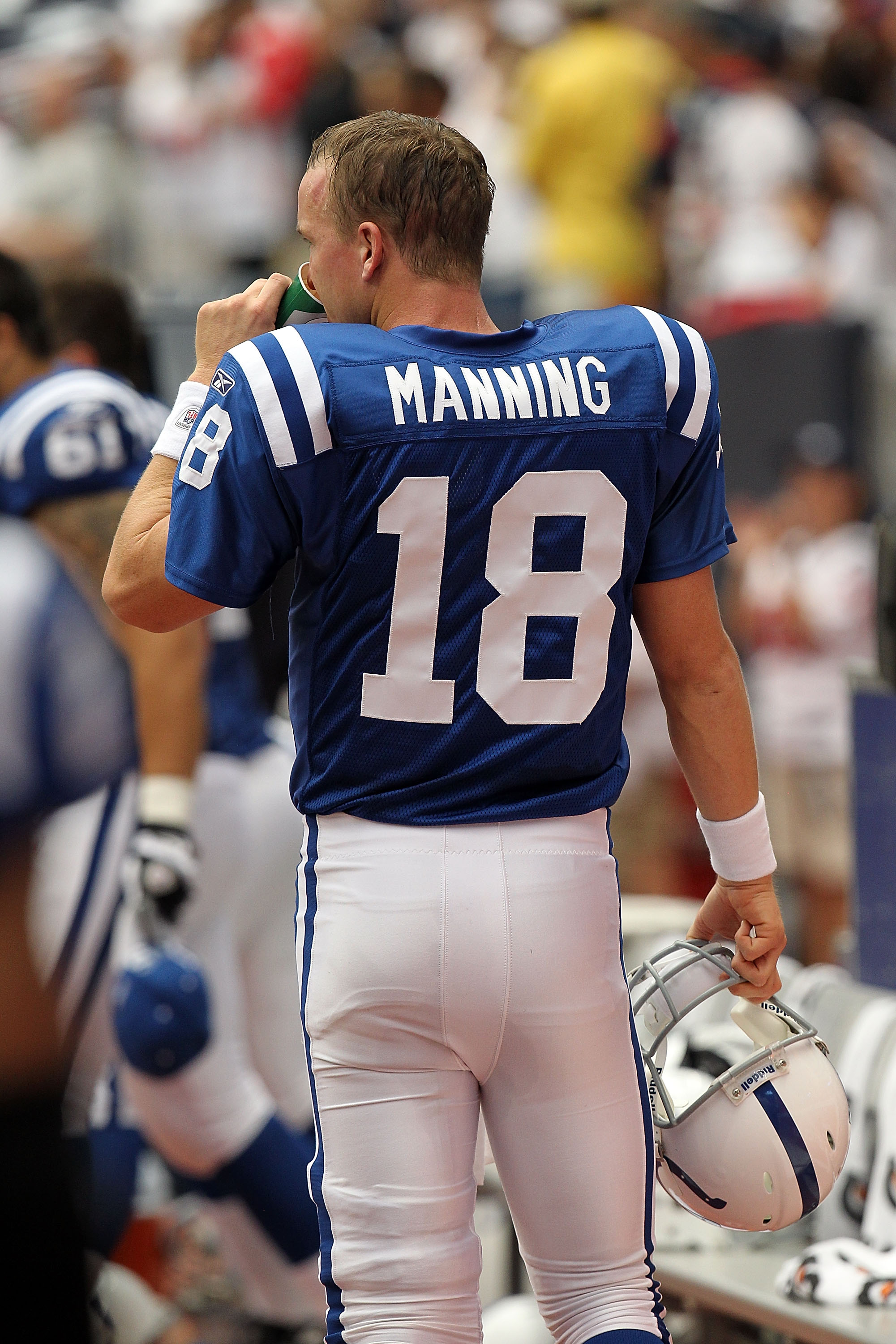 Archie, Eli Manning proud of Peyton's evolution this season