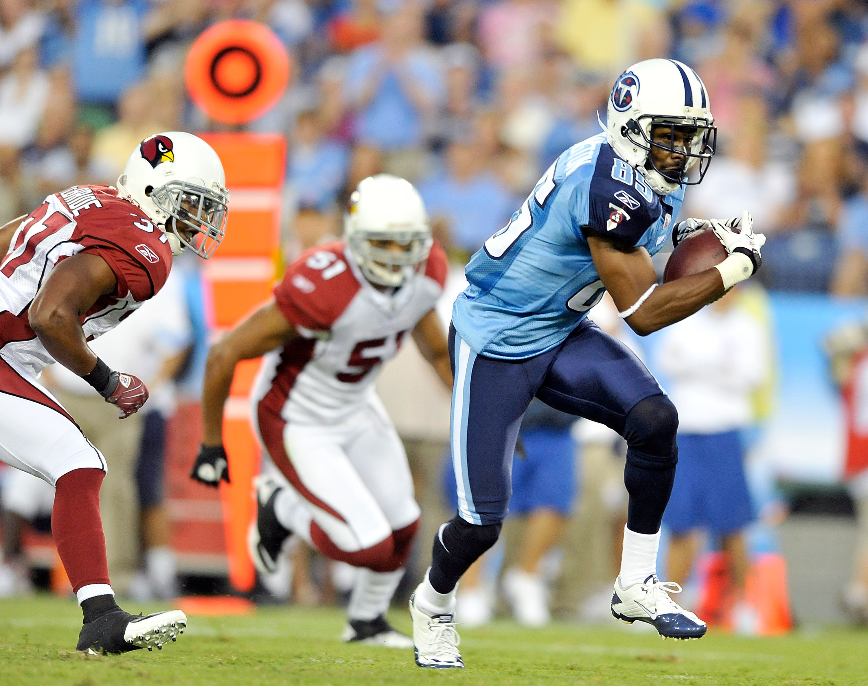 NASHVILLE, TN - AUGUST 23:  Nate Washington #85 of the Tennessee Titans breaks away from the Arizona Cardinals defense after making a first down catch during a preseason game at LP Field on August 23, 2010 in Nashville, Tennessee.  (Photo by Grant Halvers