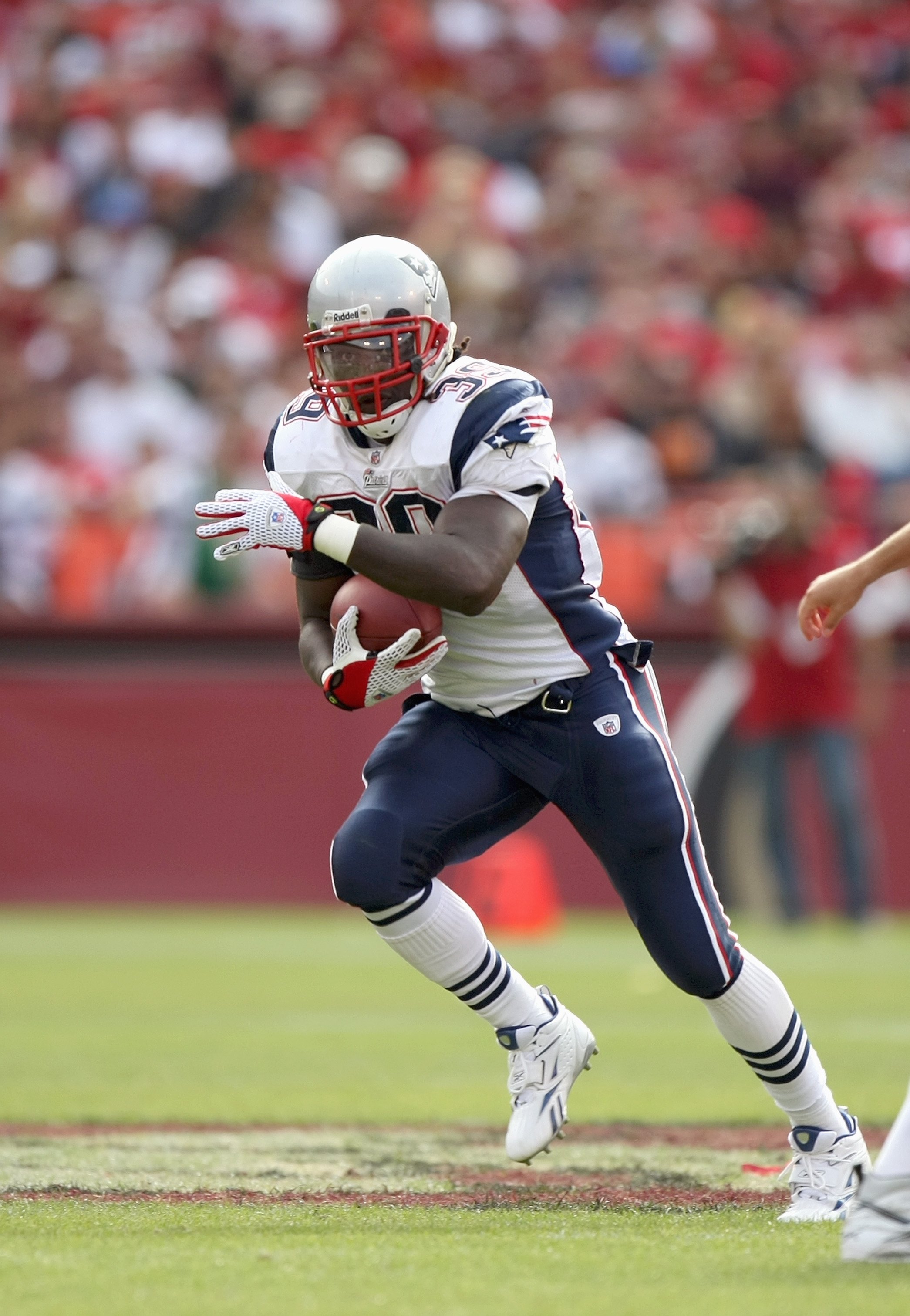 SAN FRANCISCO - OCTOBER 5:  Laurence Maroney #39 of the New England Patriots carries the ball during the game against the San Francisco 49ers on October 5, 2008 at Candlestick Park in San Francisco, California. (Photo by Jed Jacobsohn/Getty Images)