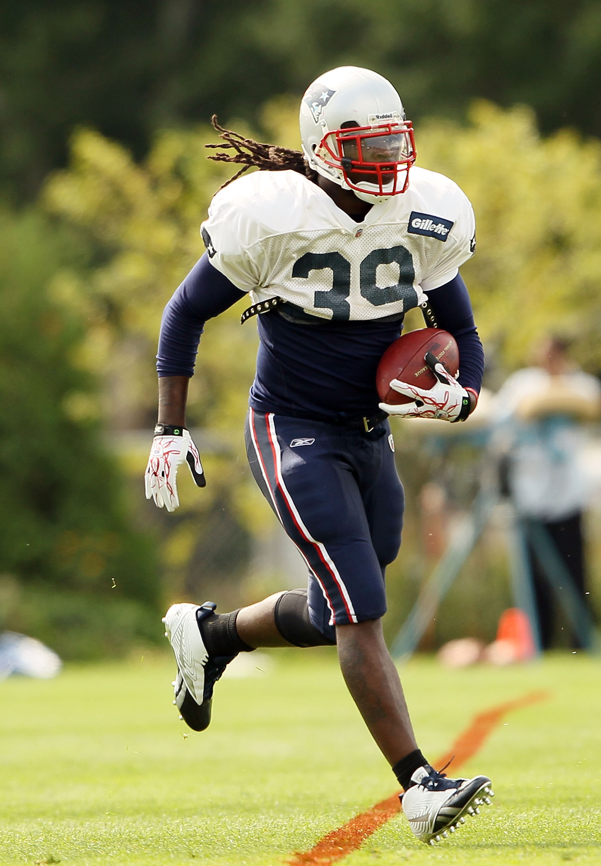 FOXBORO, MA - AUGUST 02:  Laurence Maroney #39 of the New England Patriots carries the ball in a drill during training camp on August 2, 2010 at Gillette Stadium in Foxboro, Massachusetts.  (Photo by Elsa/Getty Images)