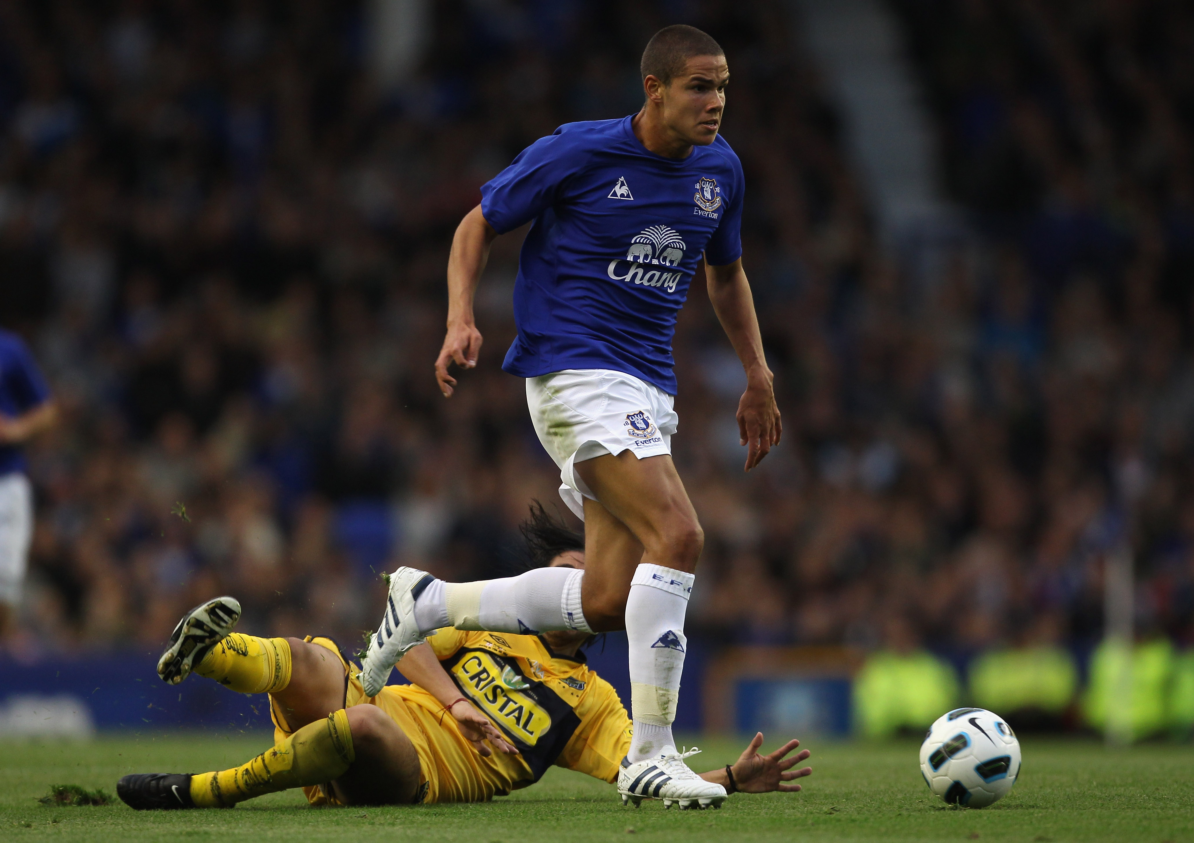 LIVERPOOL, ENGLAND - AUGUST 04:  Jack Rodwell  of Everton beats Cesar Daniel Garipe of Everton Chile during the pre-season friendly match between Everton and Everton Chile at Goodison Park on August 4, 2010 in Liverpool, England.  (Photo by Alex Livesey/G
