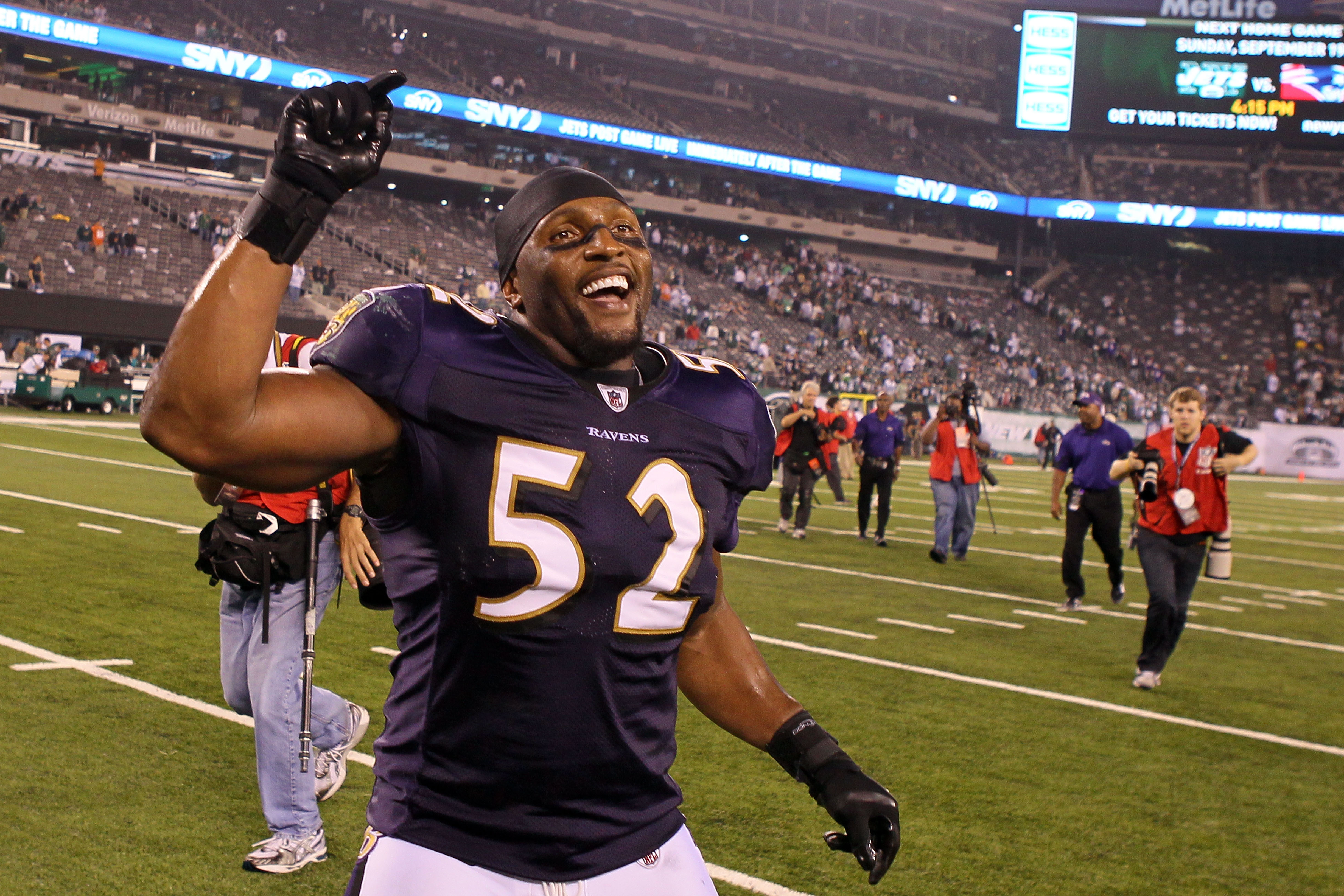 EAST RUTHERFORD, NJ - SEPTEMBER 13:  Ray Lewis #52 of the Baltimore Ravens reacts after defeating the New York Jets during their home opener at the New Meadowlands Stadium on September 13, 2010 in East Rutherford, New Jersey.  (Photo by Jim McIsaac/Getty
