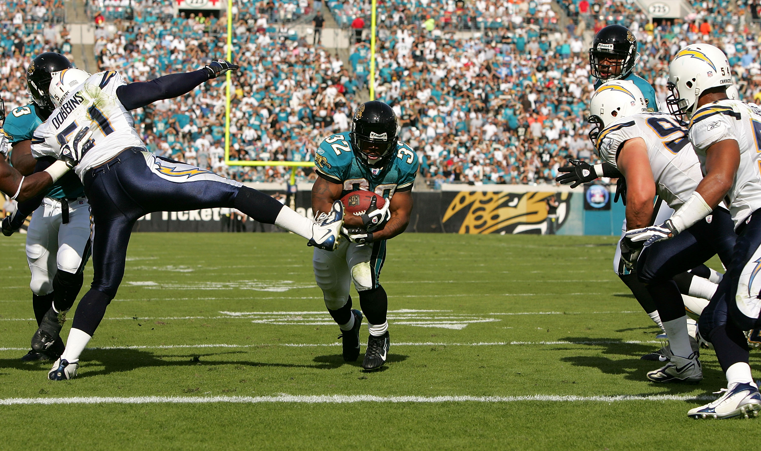 JACKSONVILLE, FL - NOVEMBER 18:  Maurice Jones-Drew #32 of the Jacksonville Jaguars scores a touchdown in a game against the San Diego Chargers at Jacksonville Municipal Stadium on November 18, 2007 in Jacksonville, Florida. (Photo by Sam Greenwood/Getty