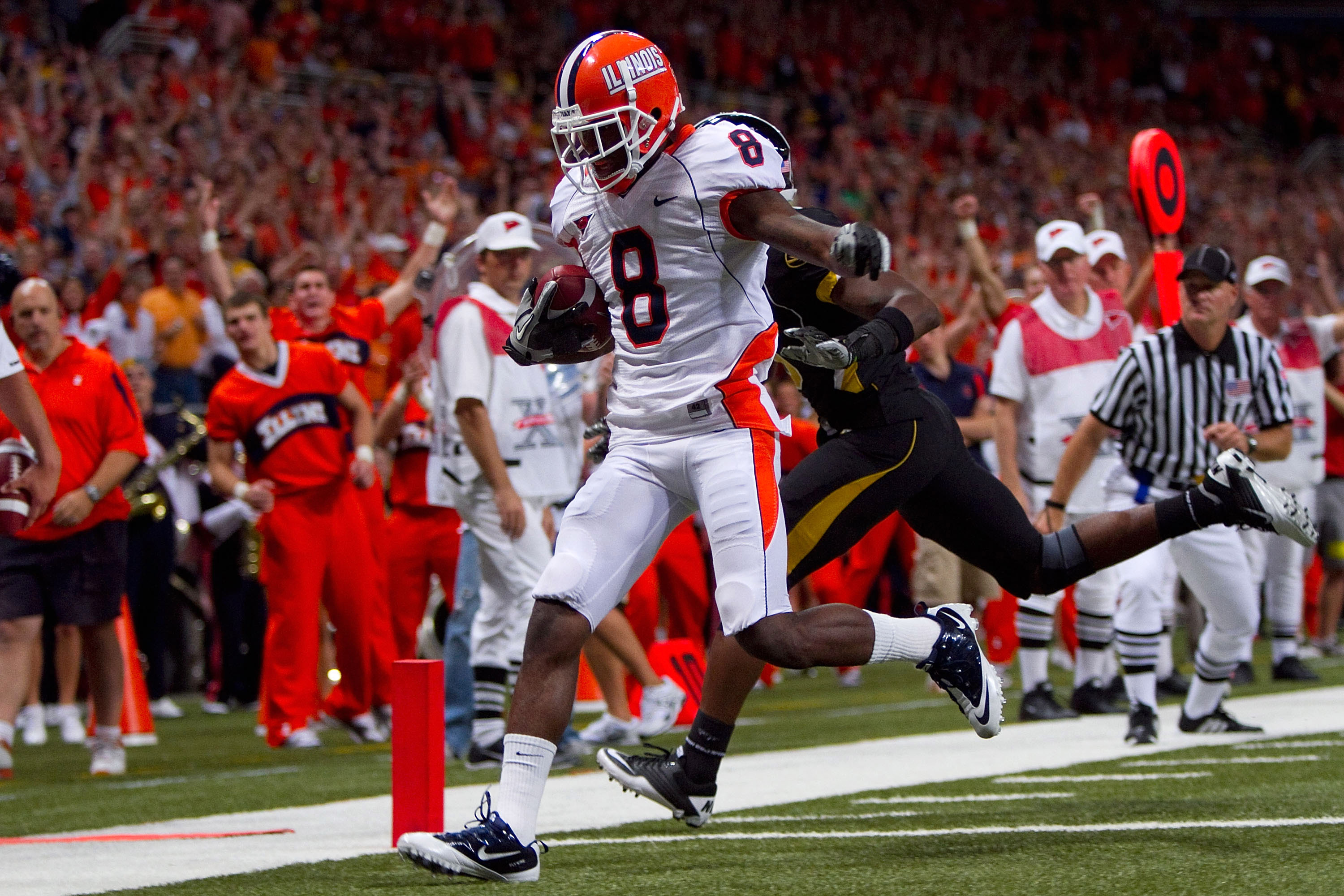 ST. LOUIS - SEPTEMBER 4: A.J. Jenkins #8 of the University of Illinois Fighting Illini scores a touchdown against the University of Missouri Tigers during the State Farm Arch Rivalry game on September 4, 2010 at the Edward Jones Dome in St. Louis, Missour