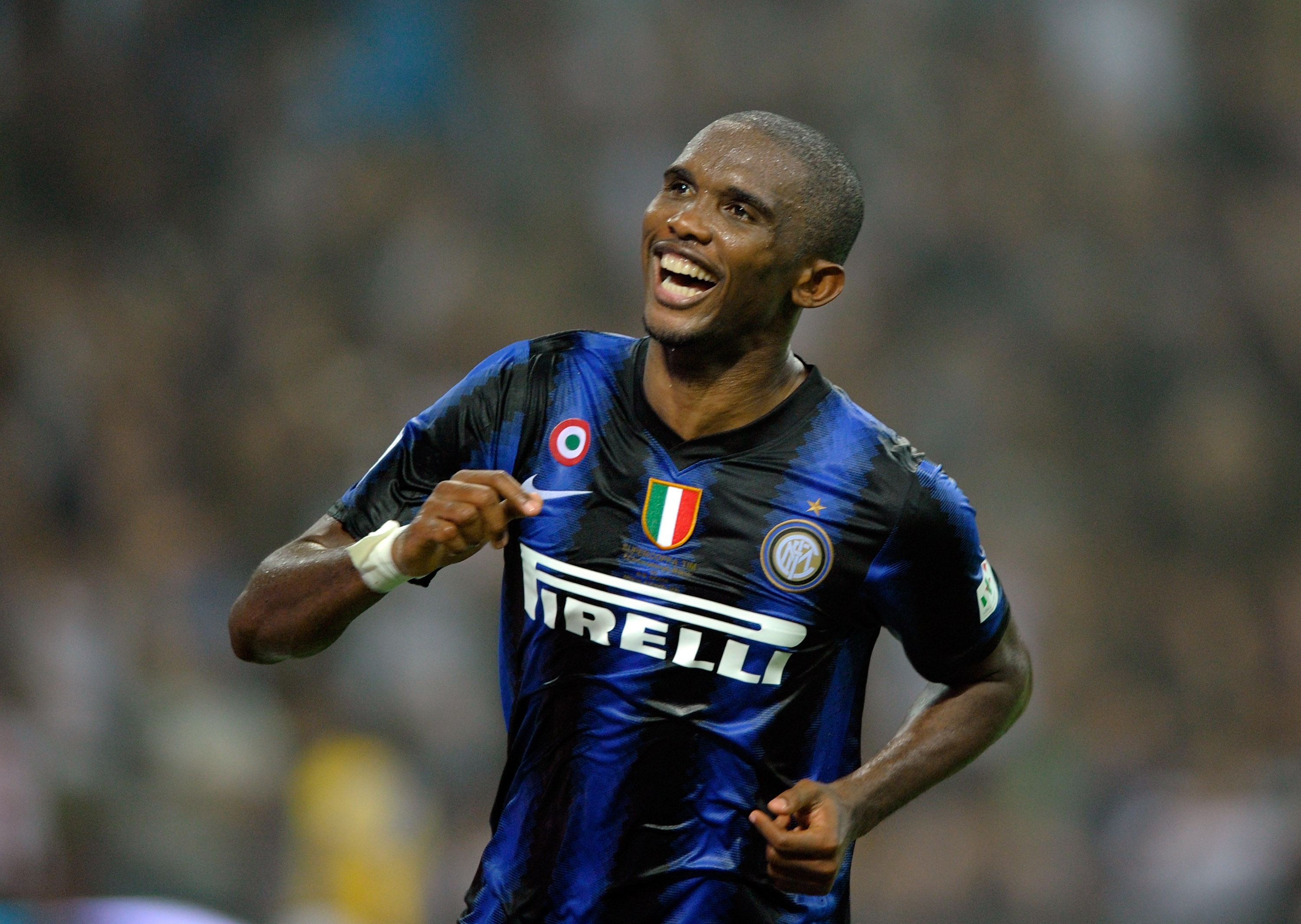 MILAN, ITALY - AUGUST 21:  Samuel Eto'o of FC Internazionale Milano celebrates after the second goal during the Supercoppa Italiana match between Inter and Roma at Giuseppe Meazza Stadium on August 21, 2010 in Milan, Italy.  (Photo by Claudio Villa/Getty 