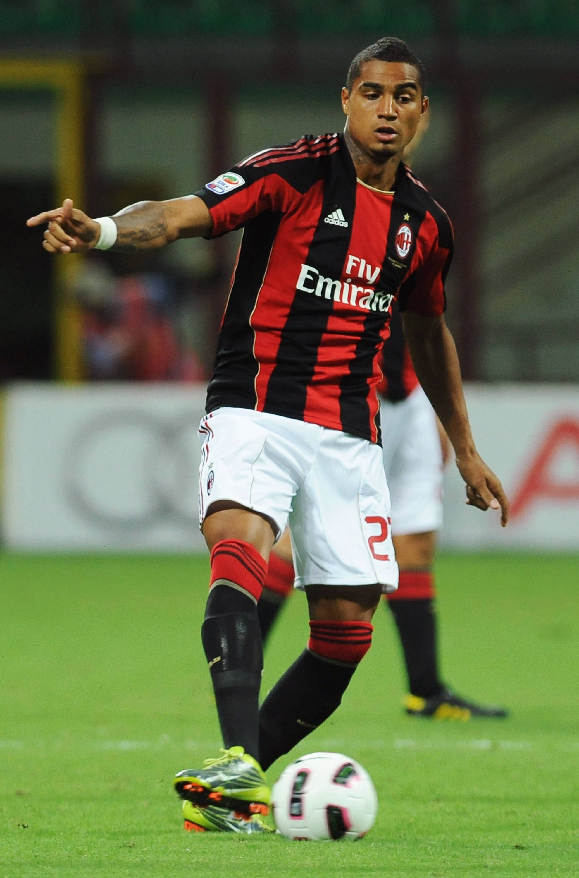 MILAN, ITALY - AUGUST 29:  Kevin Prince Boateng of AC Milan in action during the Serie A match between AC Milan and US Lecce at Stadio Giuseppe Meazza on August 29, 2010 in Milan, Italy.  (Photo by Valerio Pennicino/Getty Images)