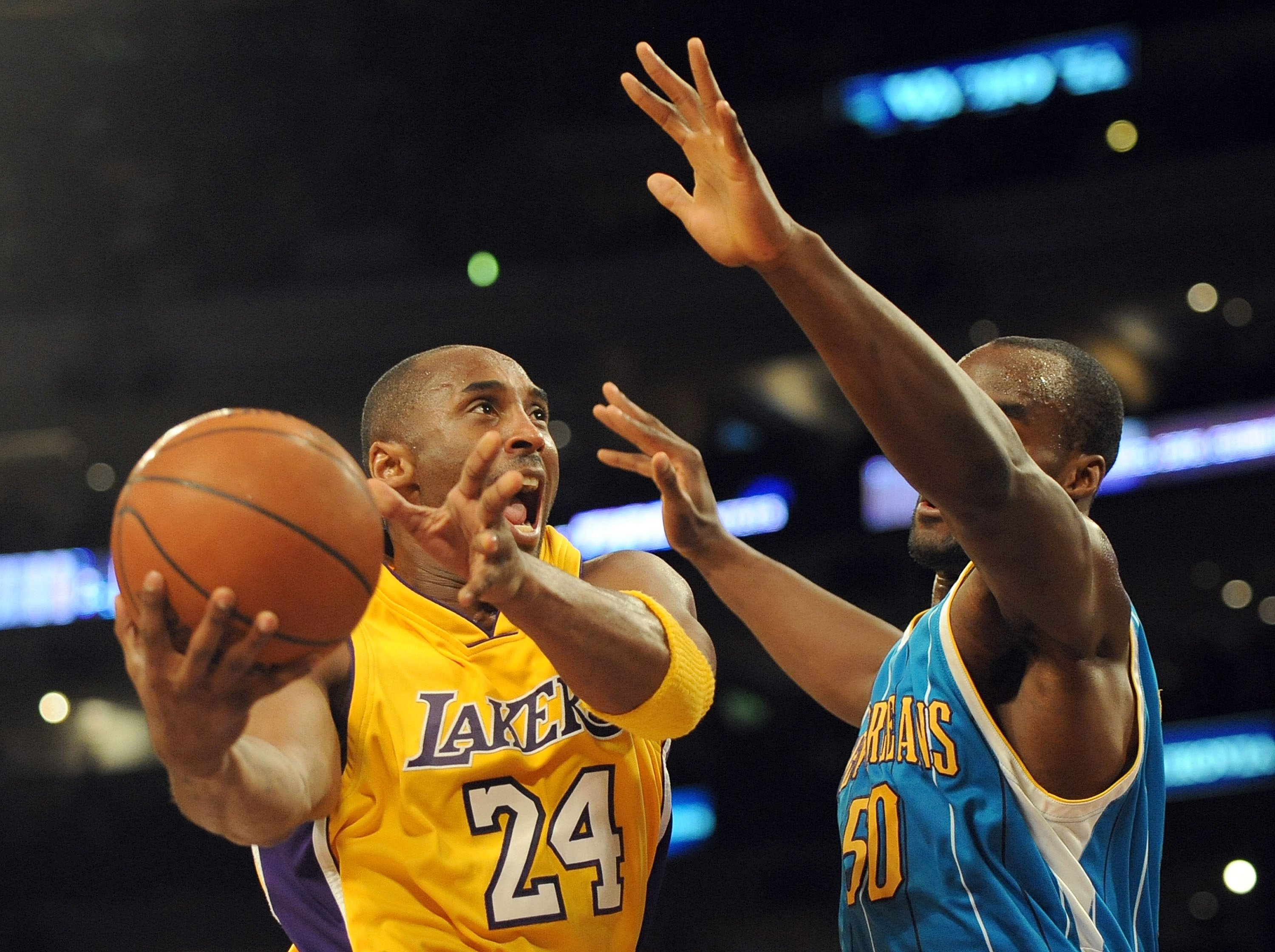 LOS ANGELES, CA - DECEMBER 01:  Kobe Bryant #24 of the Los Angeles Lakers goes in for a layup around Emeka Okafor #50 of the New Orleans Hornets during the first half at Staples Center on December 1, 2009 in Los Angeles, California.  (Photo by Harry How/G