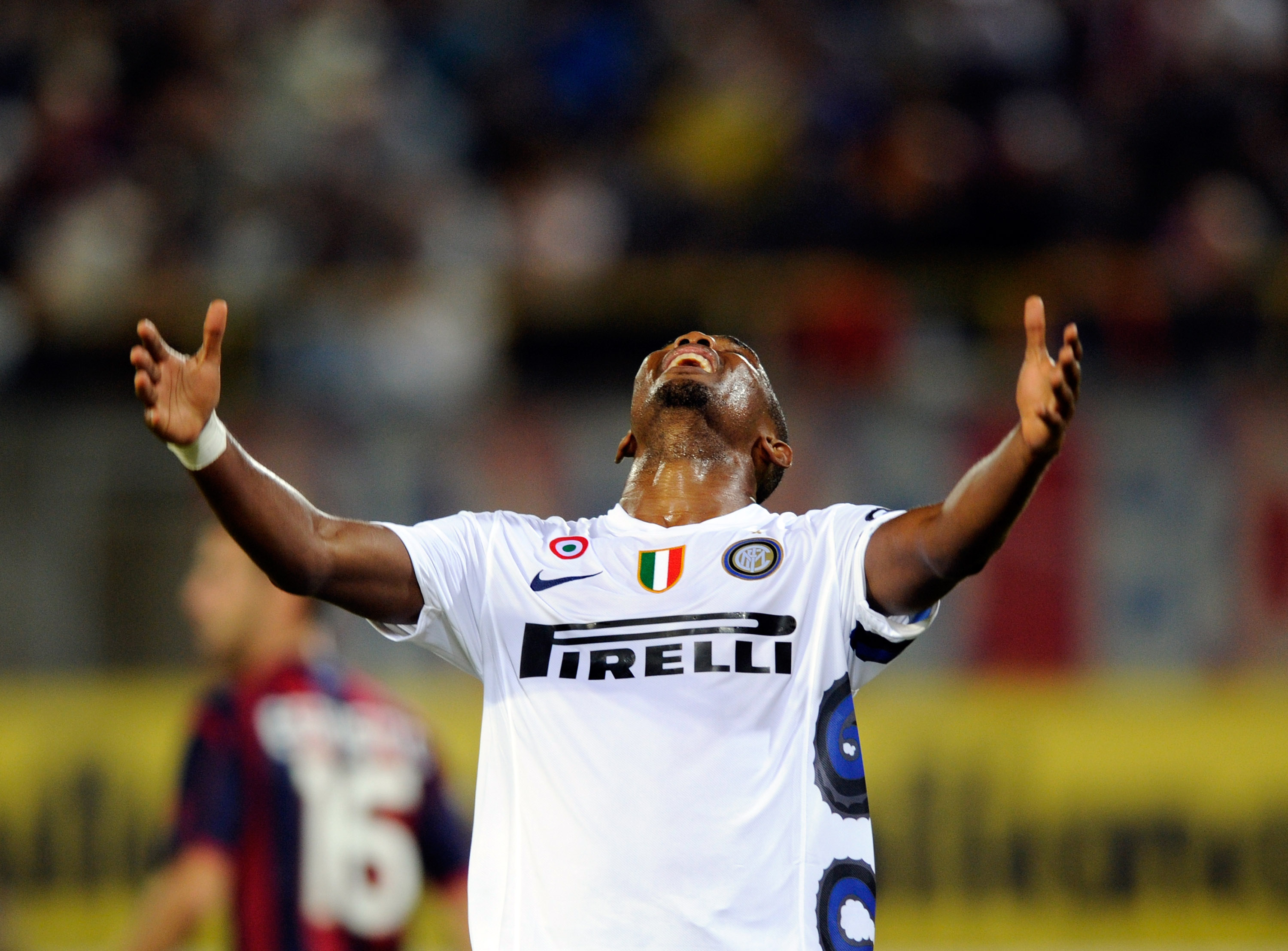 BOLOGNA, ITALY - AUGUST 30:  Samuel Eto'o of FC Internazionale Milano reacts during the Serie A match between Bologna and Inter at Stadio Renato Dall'Ara on August 30, 2010 in Bologna, Italy.  (Photo by Claudio Villa/Getty Images)