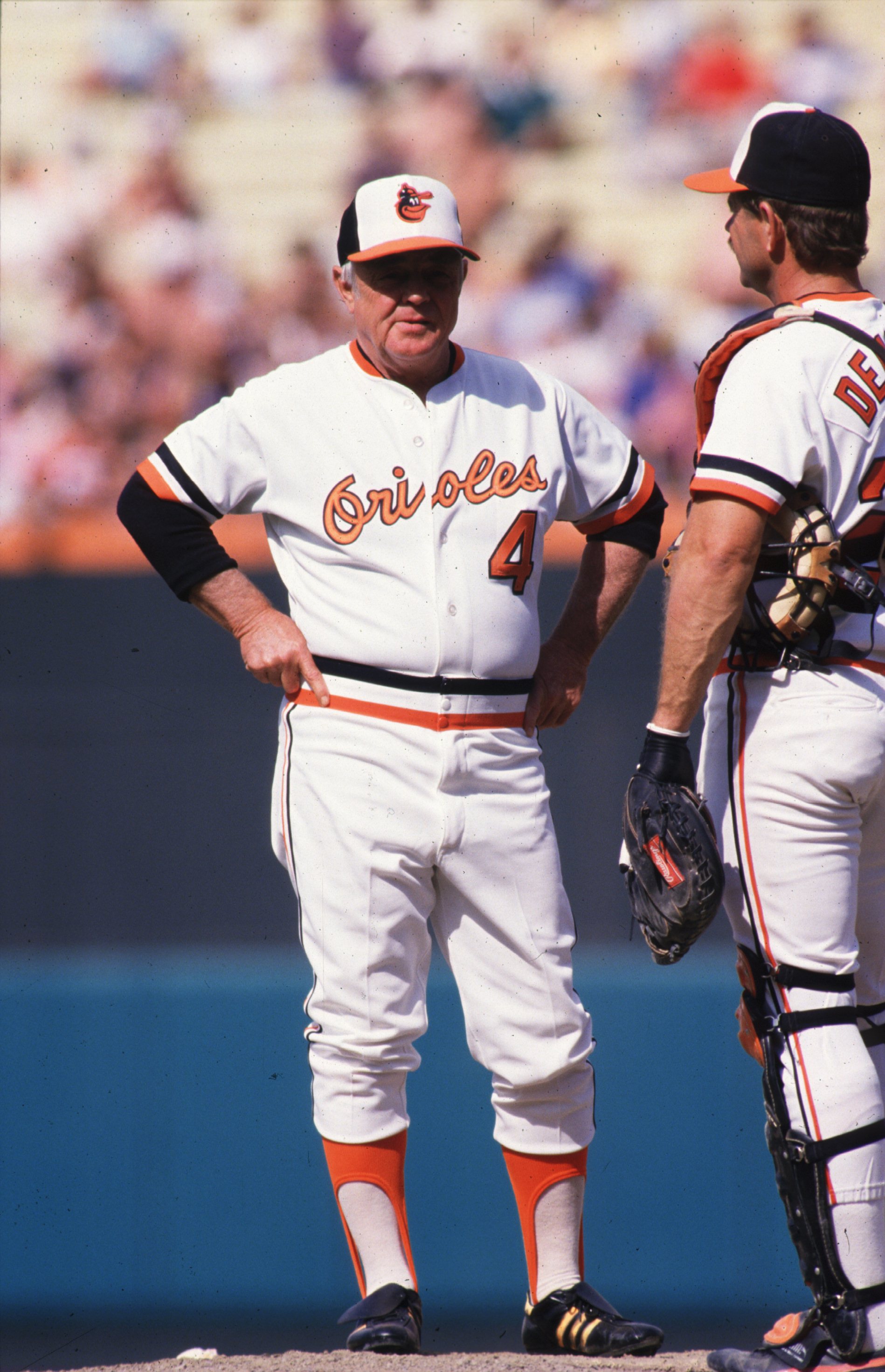 11 May 1986:  Manager Earl Weaver (left) of the Baltimore Orioles talks with catcher Rick Dempsey on the mound during a pitching change in an Orioles home game.   Mandatory Credit: Allsport USA/ALLSPORT