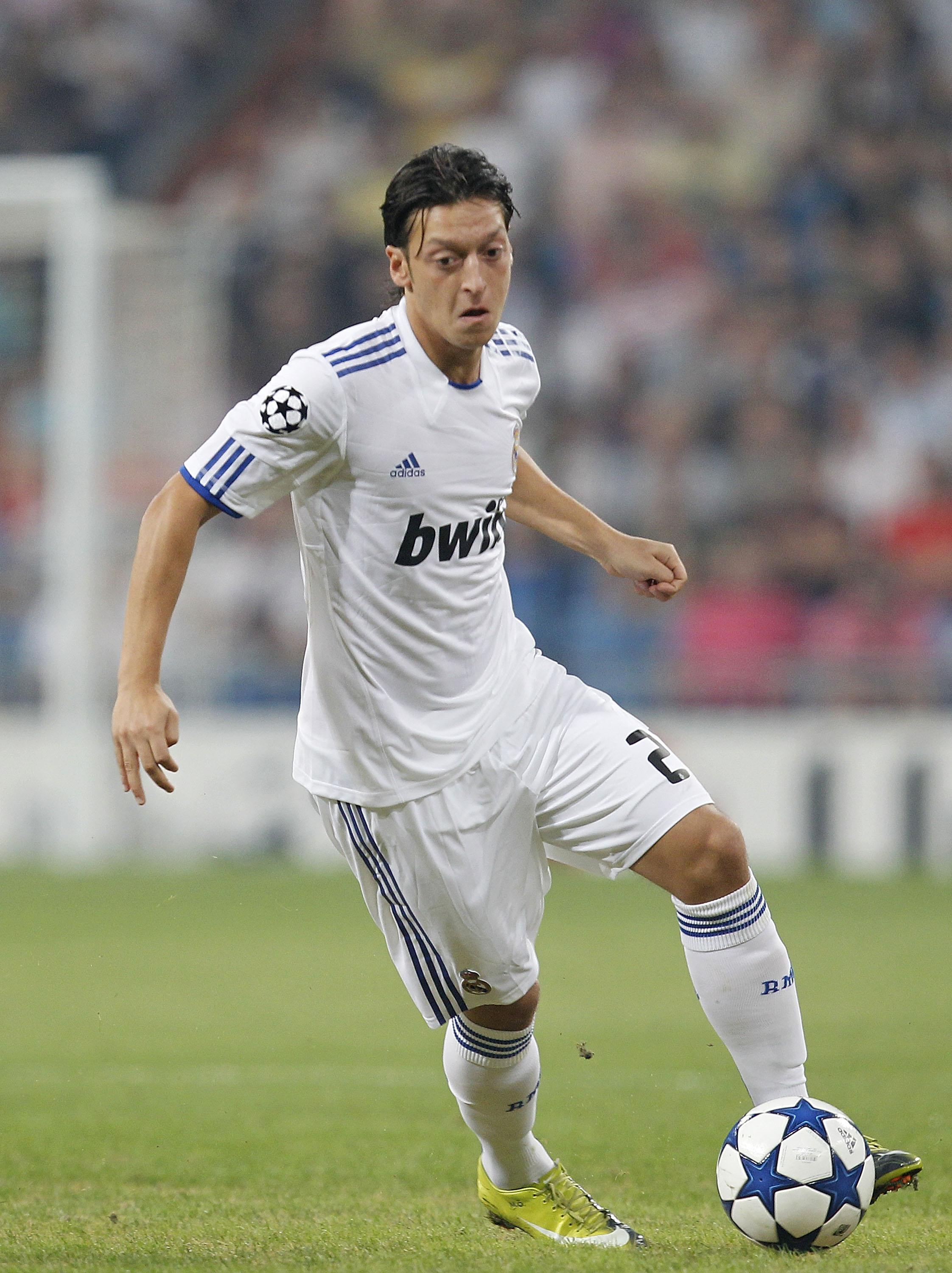 MADRID, SPAIN - SEPTEMBER 15:  Mesut Ozil of Real Madrid in action during the UEFA Champions League group G match between Real Madrid and AFC Ajax at Estadio Santiago Bernabeu on September 15, 2010 in Madrid, Spain.  (Photo by Angel Martinez/Getty Images)