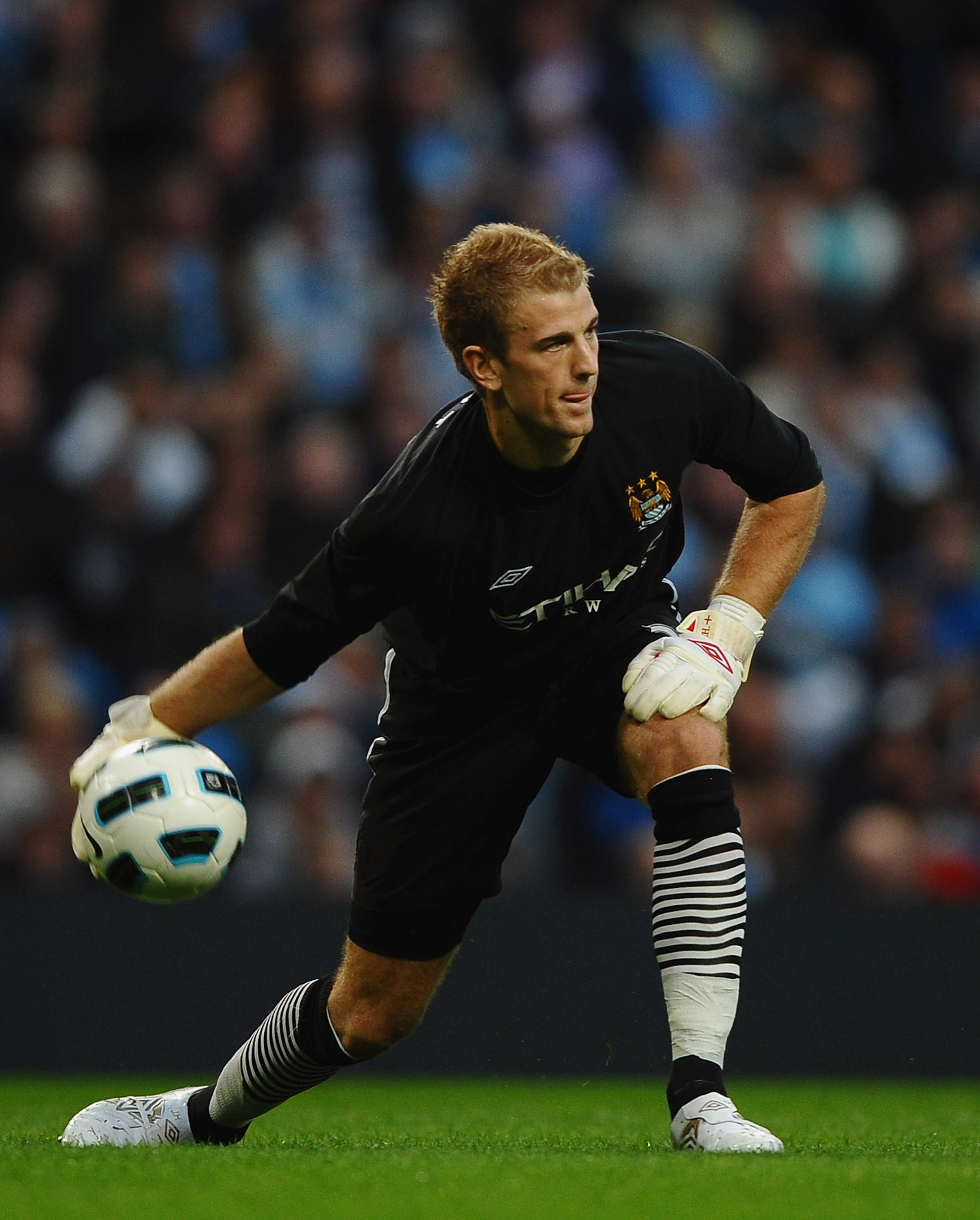 MANCHESTER, ENGLAND - AUGUST 23:  Joe Hart of Manchester City in action during the Barclays Premier League match between Manchester City and Liverpool at City of Manchester Stadium on August 23, 2010 in Manchester, England.  (Photo by Laurence Griffiths/G
