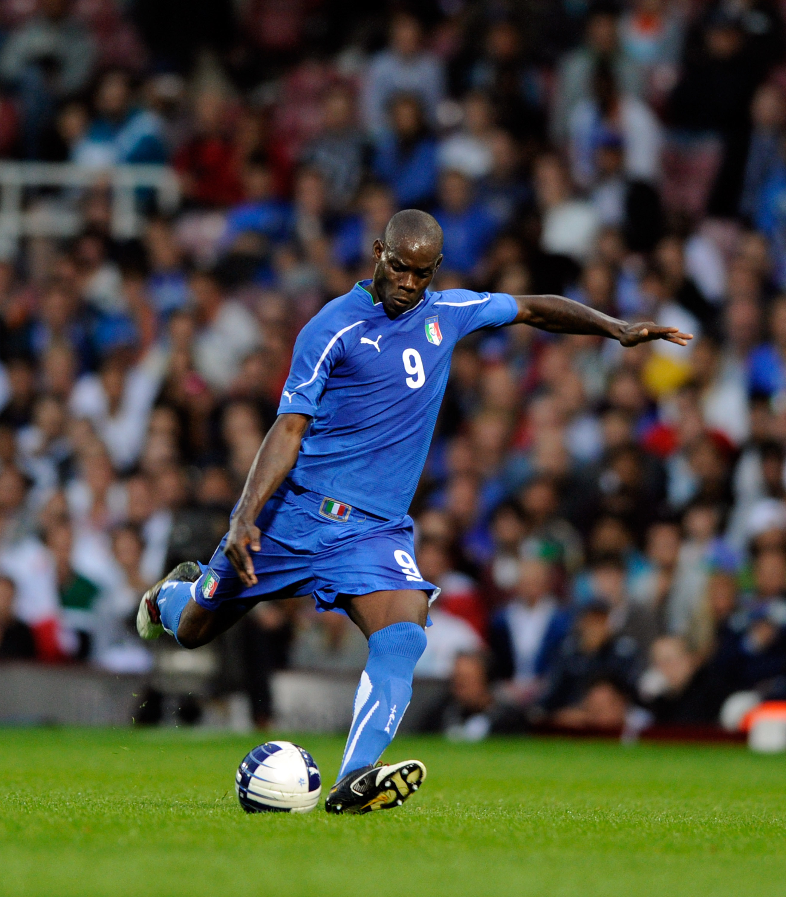 LONDON, ENGLAND - AUGUST 10:  Mario Balotelli of Italy in action during the international friendly match between Italy and Ivory Coast at The Boleyn Ground on August 10, 2010 in London, England.  (Photo by Claudio Villa/Getty Images)