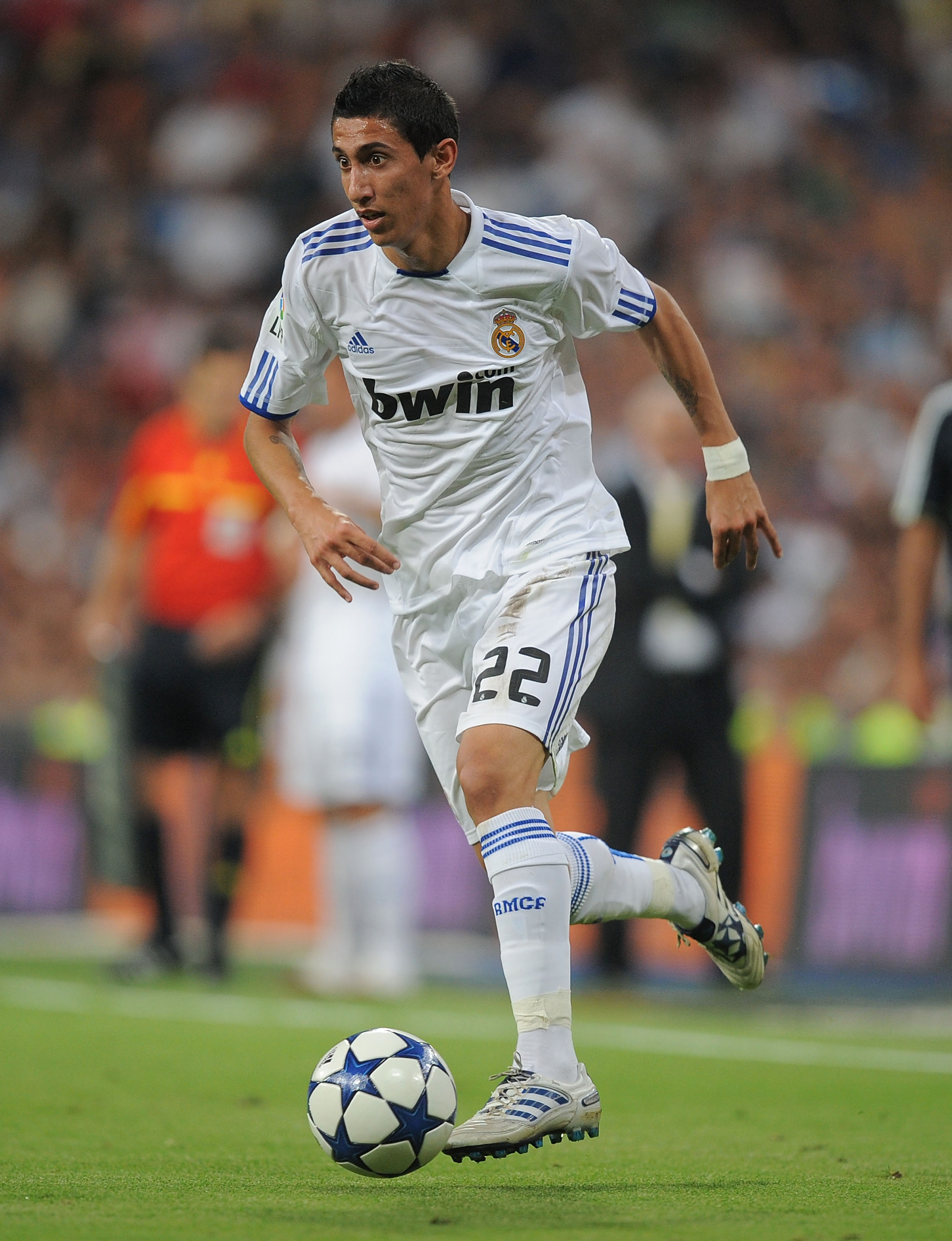 MADRID, SPAIN - AUGUST 24:  Angel Di Maria of Real Madrid in action during the Santiago Bernabeu Trophy match between Real Madrid and Penarol at the Santiago Bernabeu stadium on August 24, 2010 in Madrid, Spain.  (Photo by Denis Doyle/Getty Images)