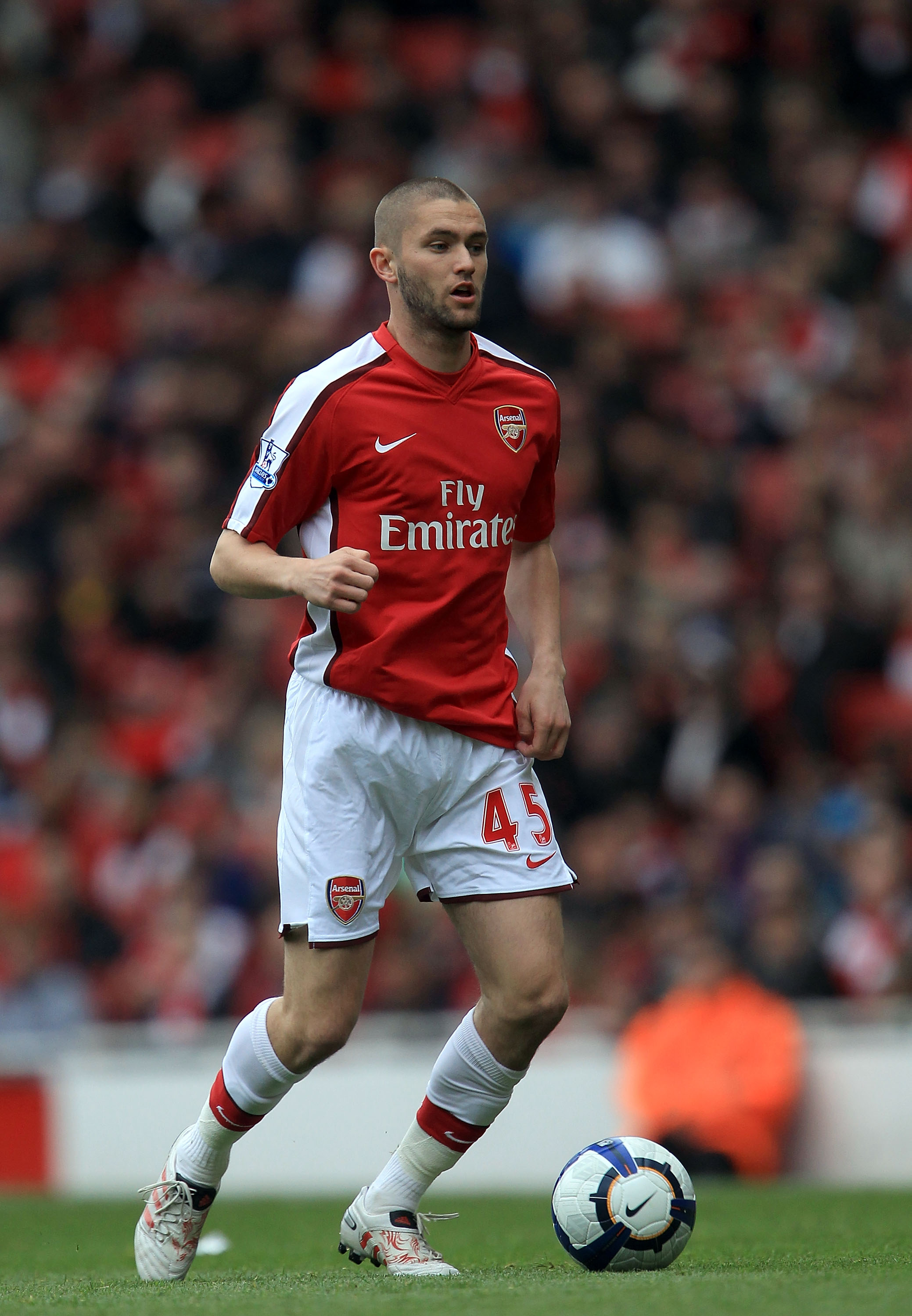 LONDON, ENGLAND - MAY 09: Henri Lansbury of Arsenal  during the Barclays Premier League match between Arsenal and Fulham at The Emirates Stadium on May 9, 2010 in London, England.  (Photo by David Cannon/Getty Images)