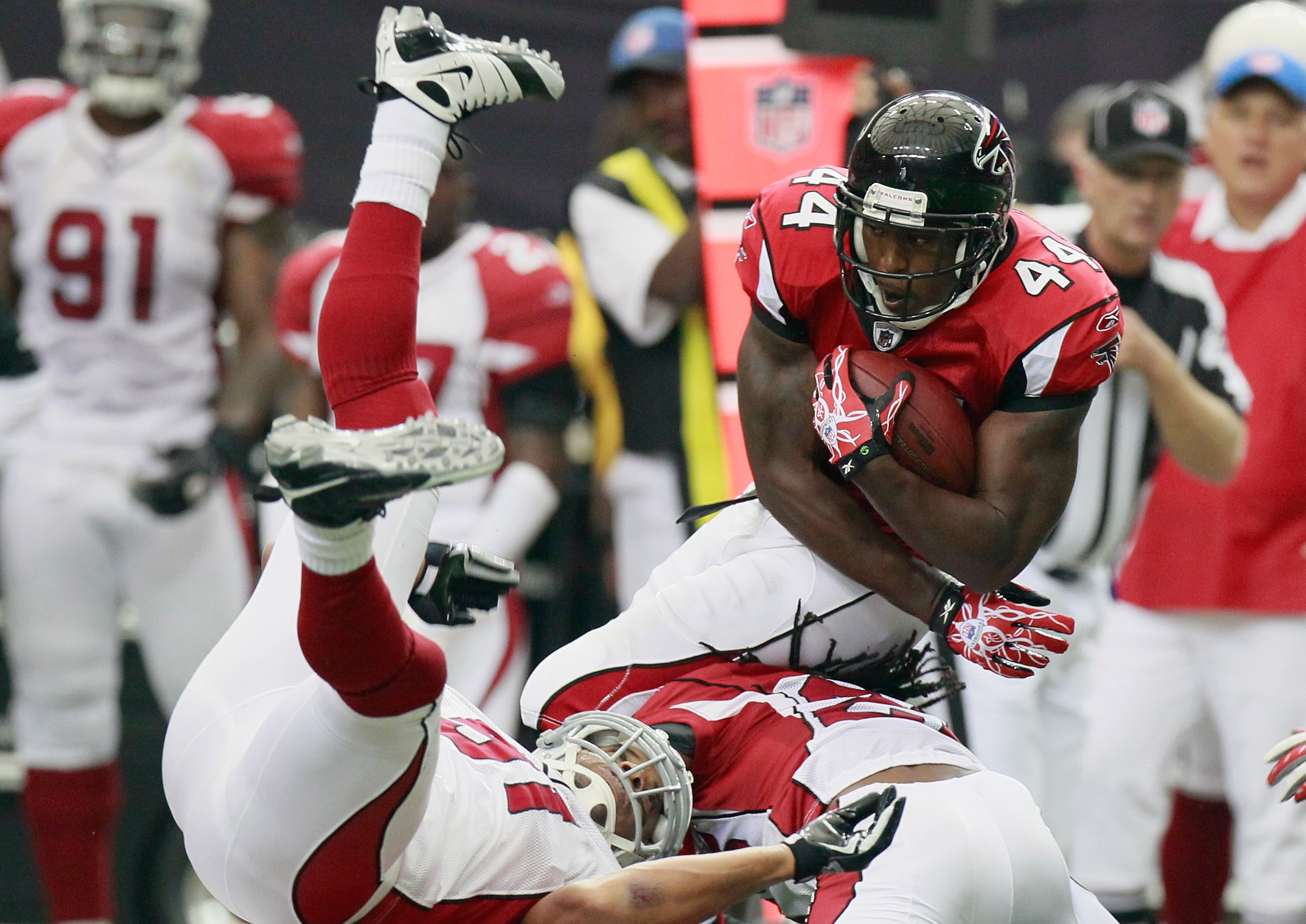 Atlanta Falcons' defense dominates Arizona Cardinals 