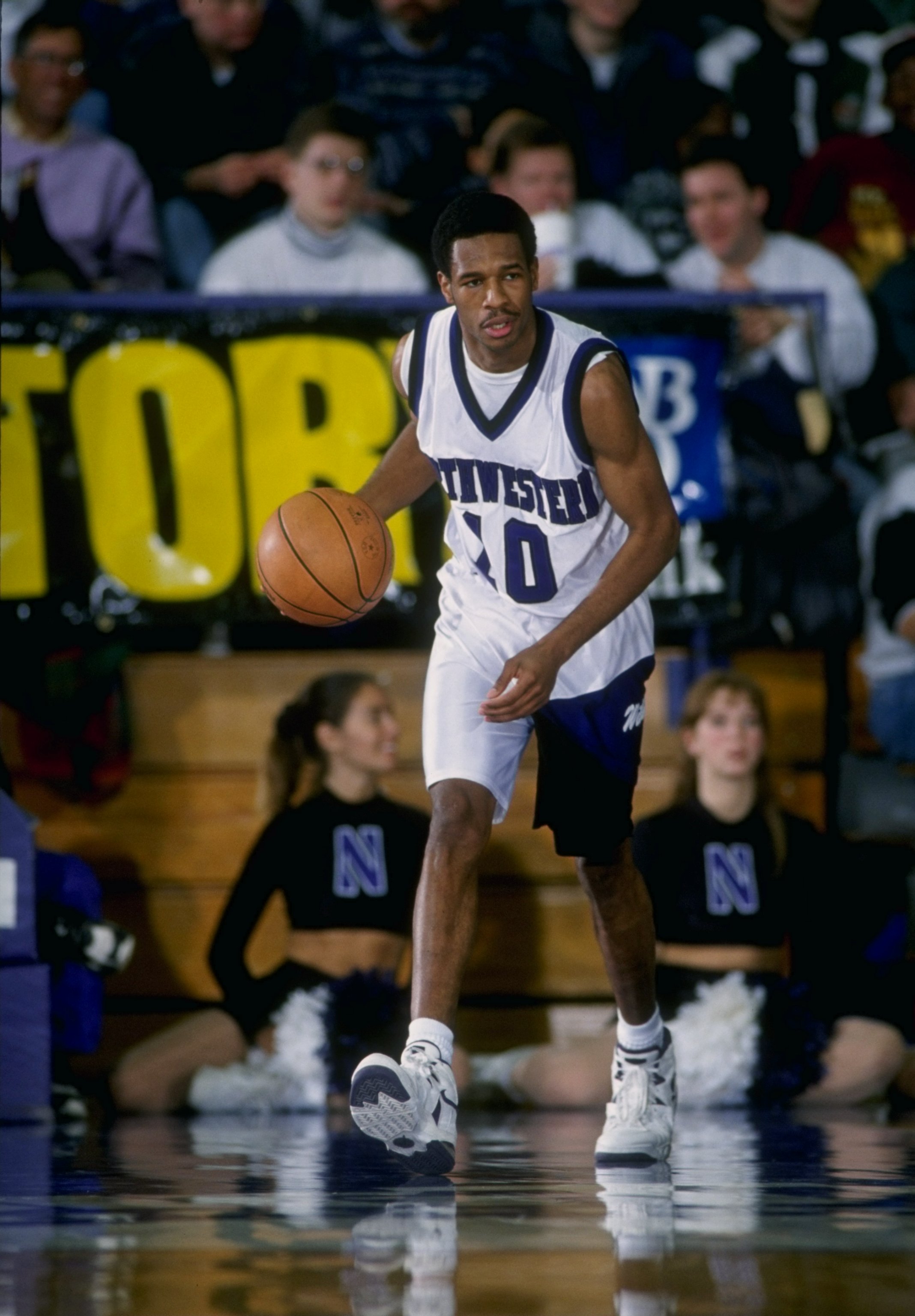 25 Jan 1995:  Guard Dion Lee of the the Northwestern Wildcats in action during a game against the Purdue Boilermakers.  Purdue defeated Northwestern 96-84. Mandatory Credit: Jonathan Daniel  /Allsport