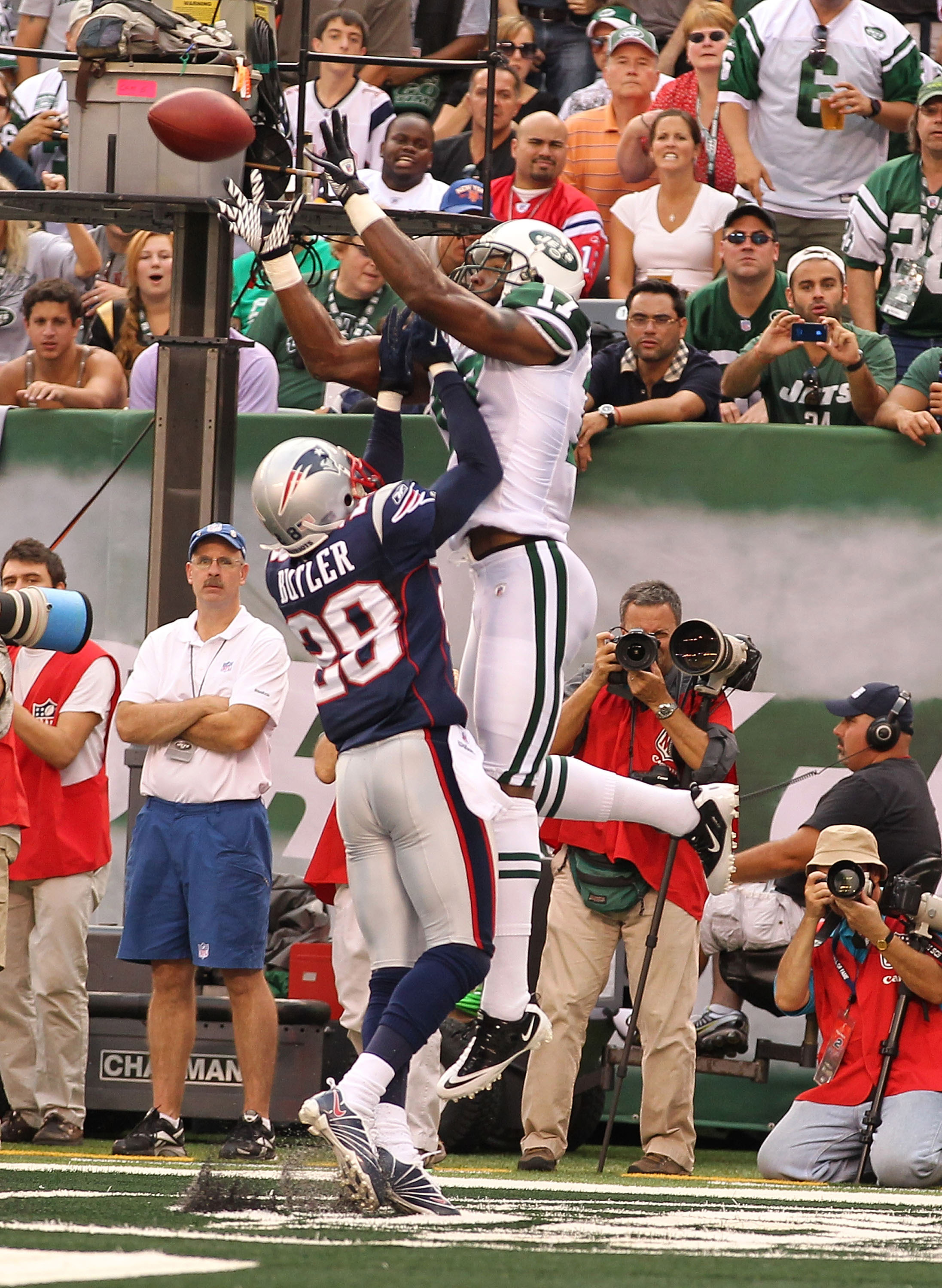 19 September 2010: New England Patriots tight end Aaron Hernandez (85)  during the Jets 28-14