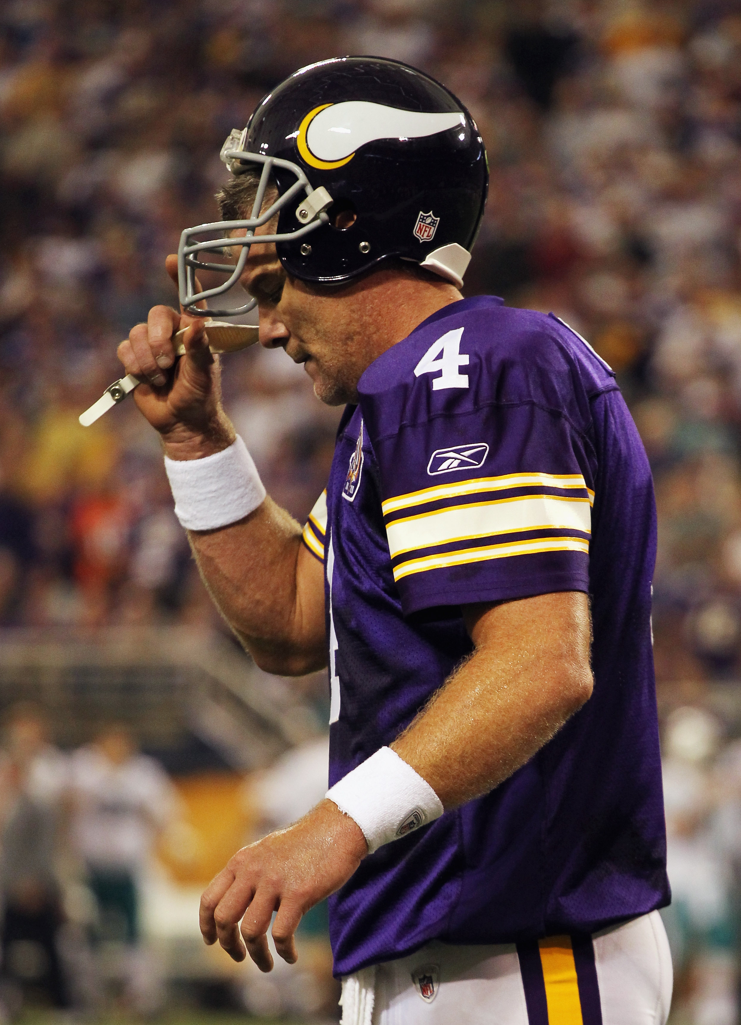 Brett Favre's Struggles Highlight Vikings-Lions - The New York Times