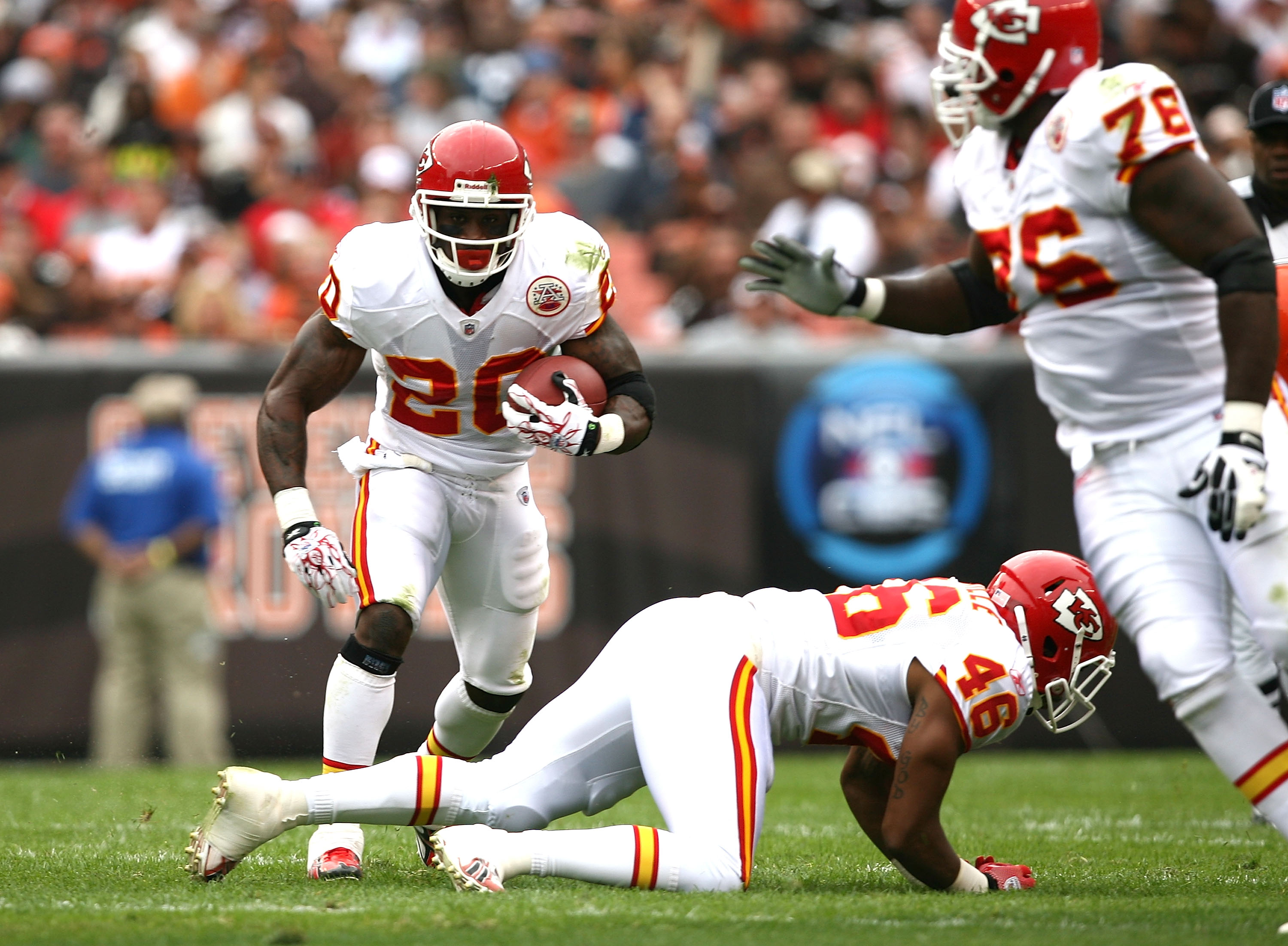 CLEVELAND - SEPTEMBER 19:  Running back Thomas Jones #20 of the Kansas City Chiefs gets a block from Tim Castille #46 and Branden Albert #76 against the Cleveland Browns at Cleveland Browns Stadium on September 19, 2010 in Cleveland, Ohio.  (Photo by Matt