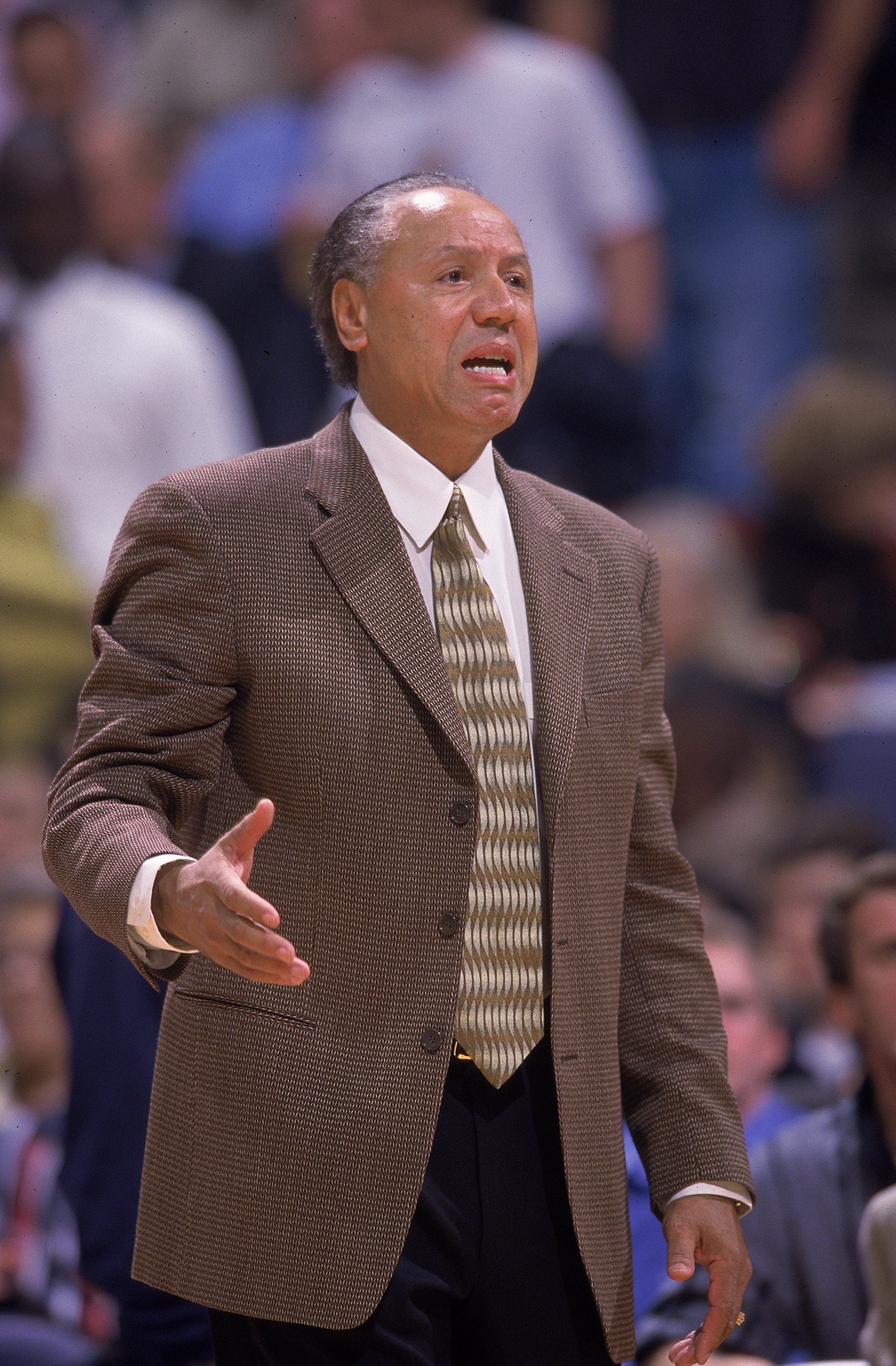 2 Nov 1999: Lenny Wilkens of the Atlanta Hawks yells from the sidelines during a game against the Washington Wizards at the MCI Center in Washington, D.C. The Wizards defeated the Hawks 94-87.