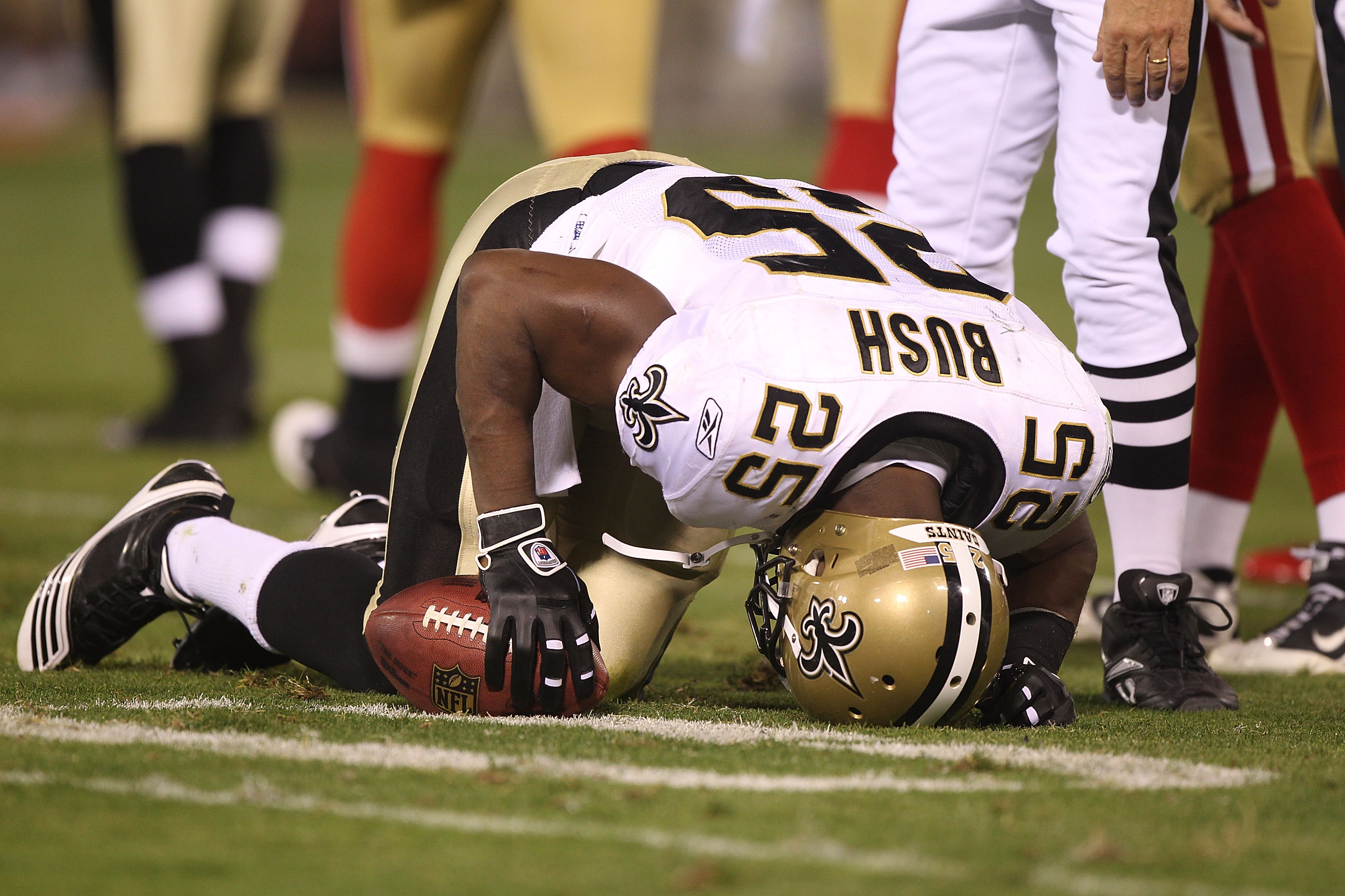 Saints' Reggie Bush has broken leg, which is expected to keep him out about  six weeks but not the whole season – Twin Cities