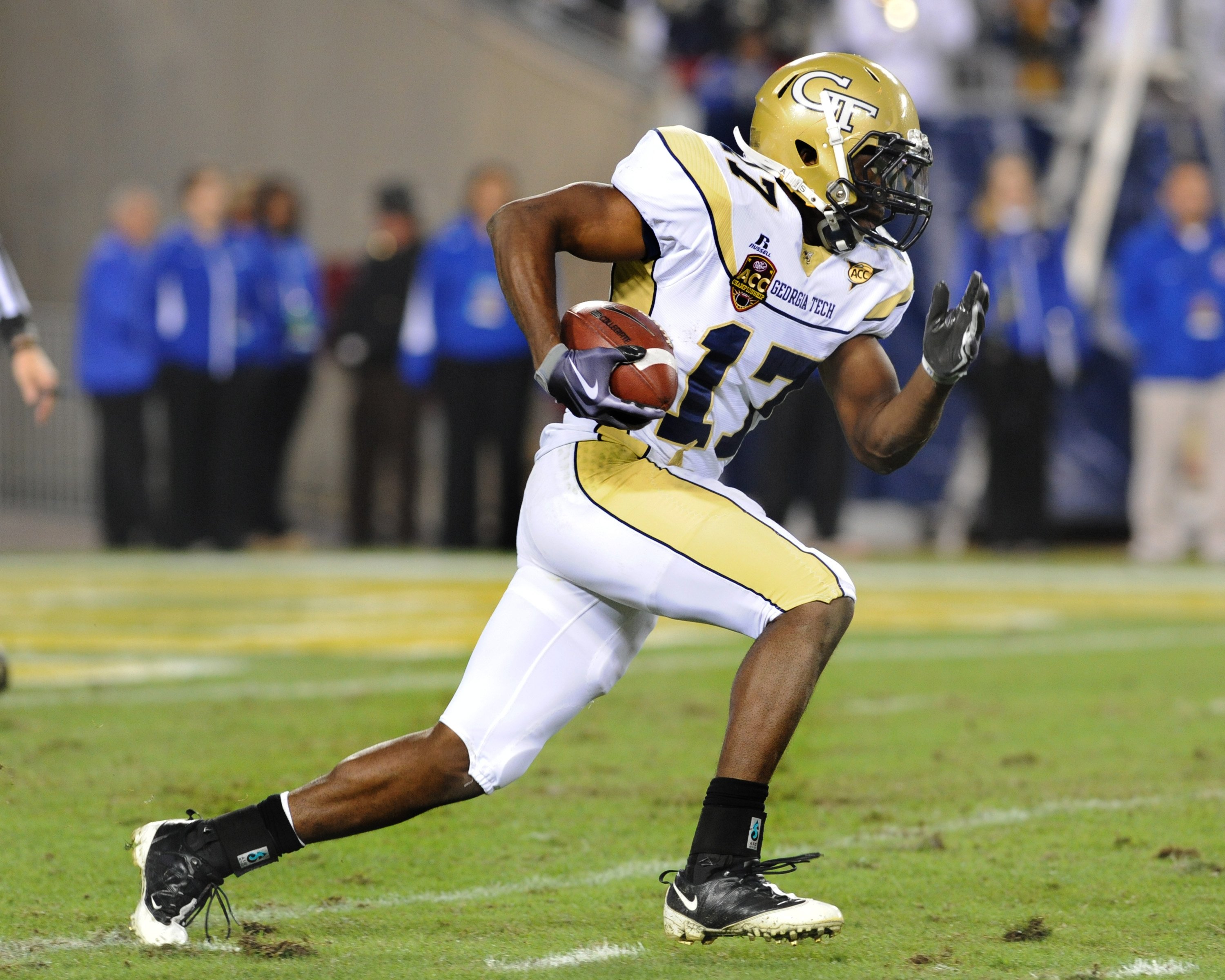 TAMPA, FL - NOVEMBER 28: Running back Orwin Smith #17 of the Georgia Tech Yellow Jackets returns a kick against the Clemson Tigers in the 2009 ACC Football Championship Game December 5, 2009 at Raymond James Stadium in Tampa, Florida. (Photo by Al Messer