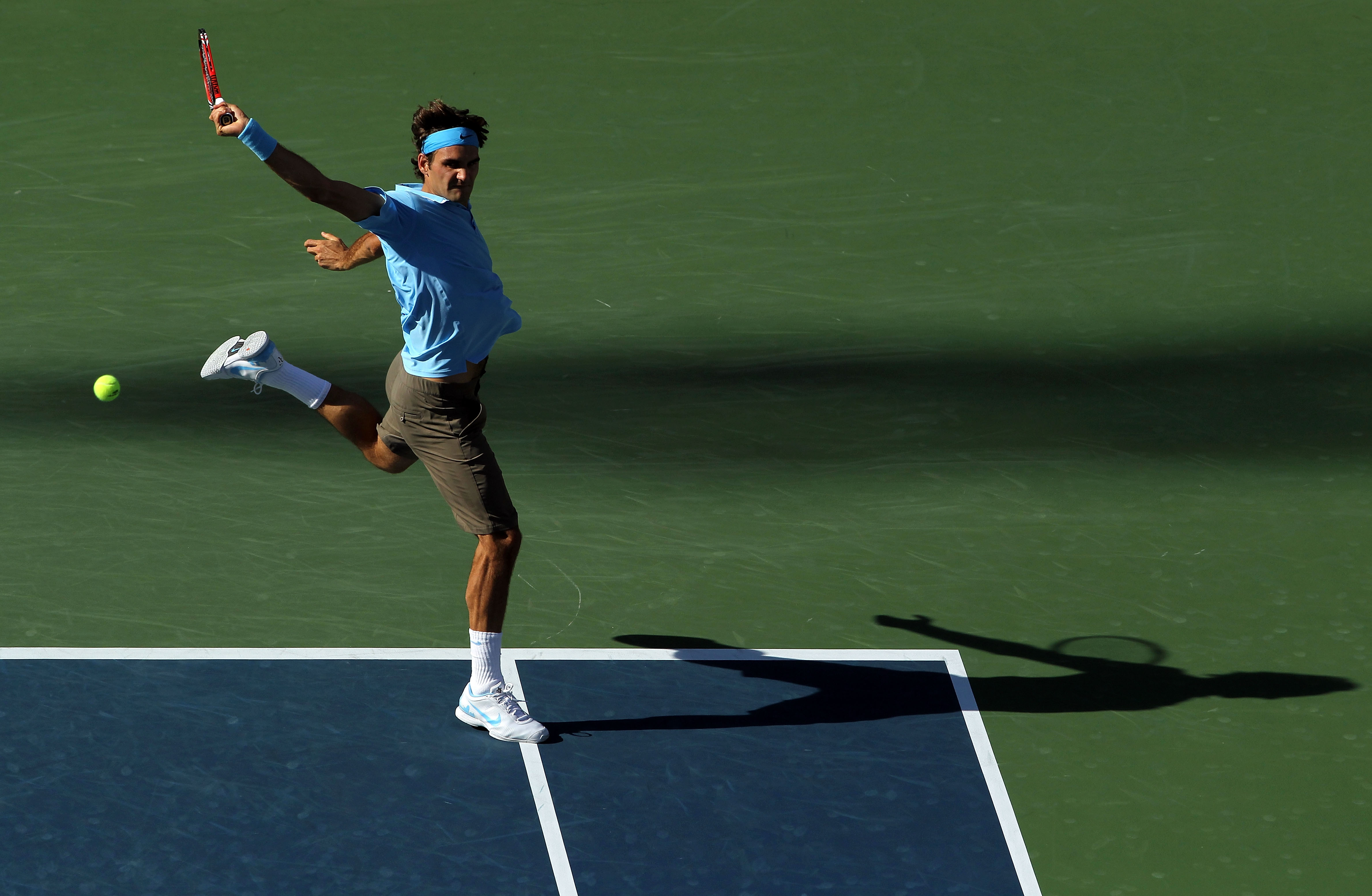 NEW YORK - SEPTEMBER 11:  Roger Federer of Switzerland returns a shot against Novak Djokovic of Serbia during his men's singles semifinal match on day thirteen of the 2010 U.S. Open at the USTA Billie Jean King National Tennis Center on September 11, 2010