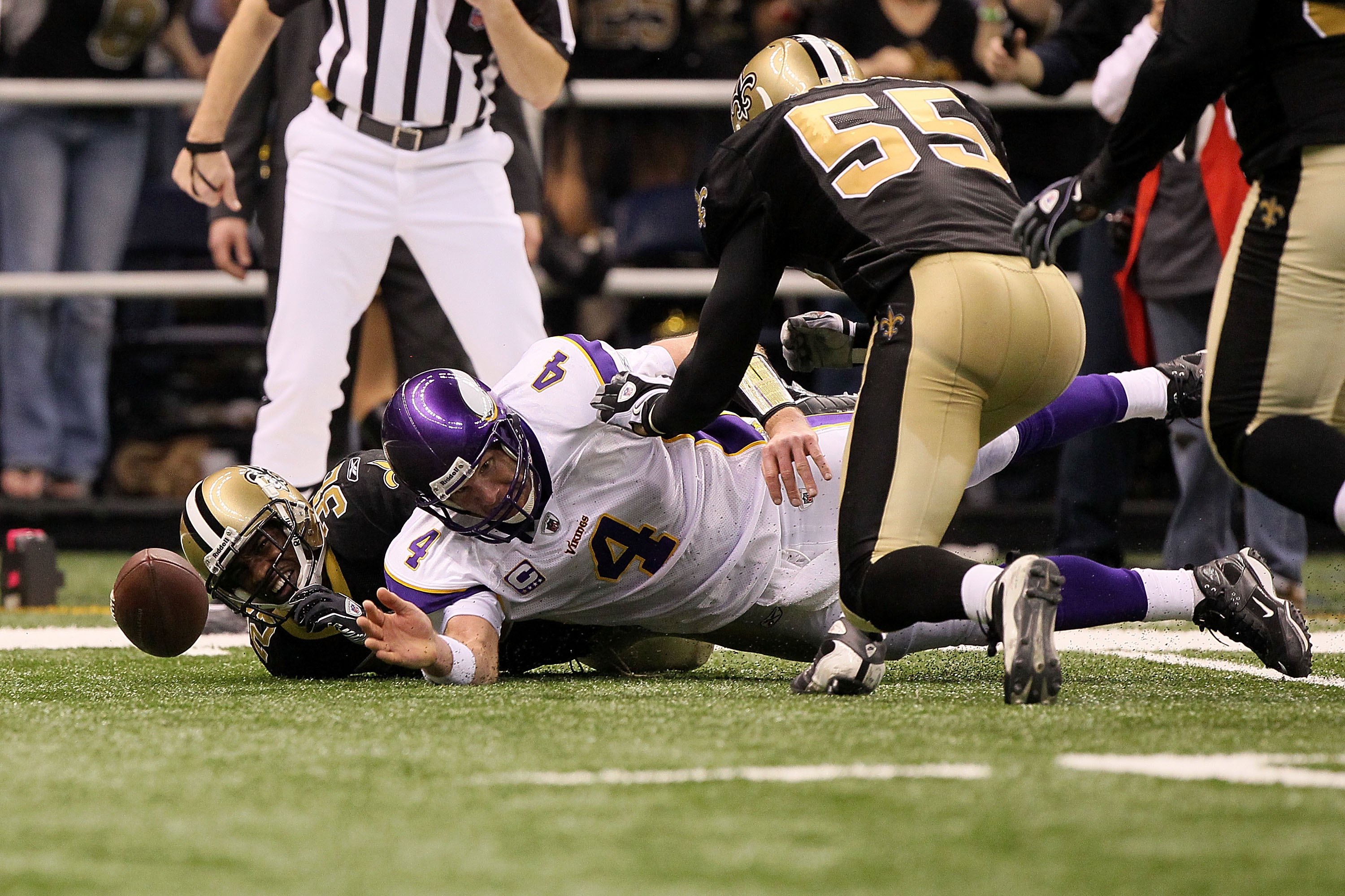 Brett Favre strongarms Minnesota Vikings' run to NFC Championship