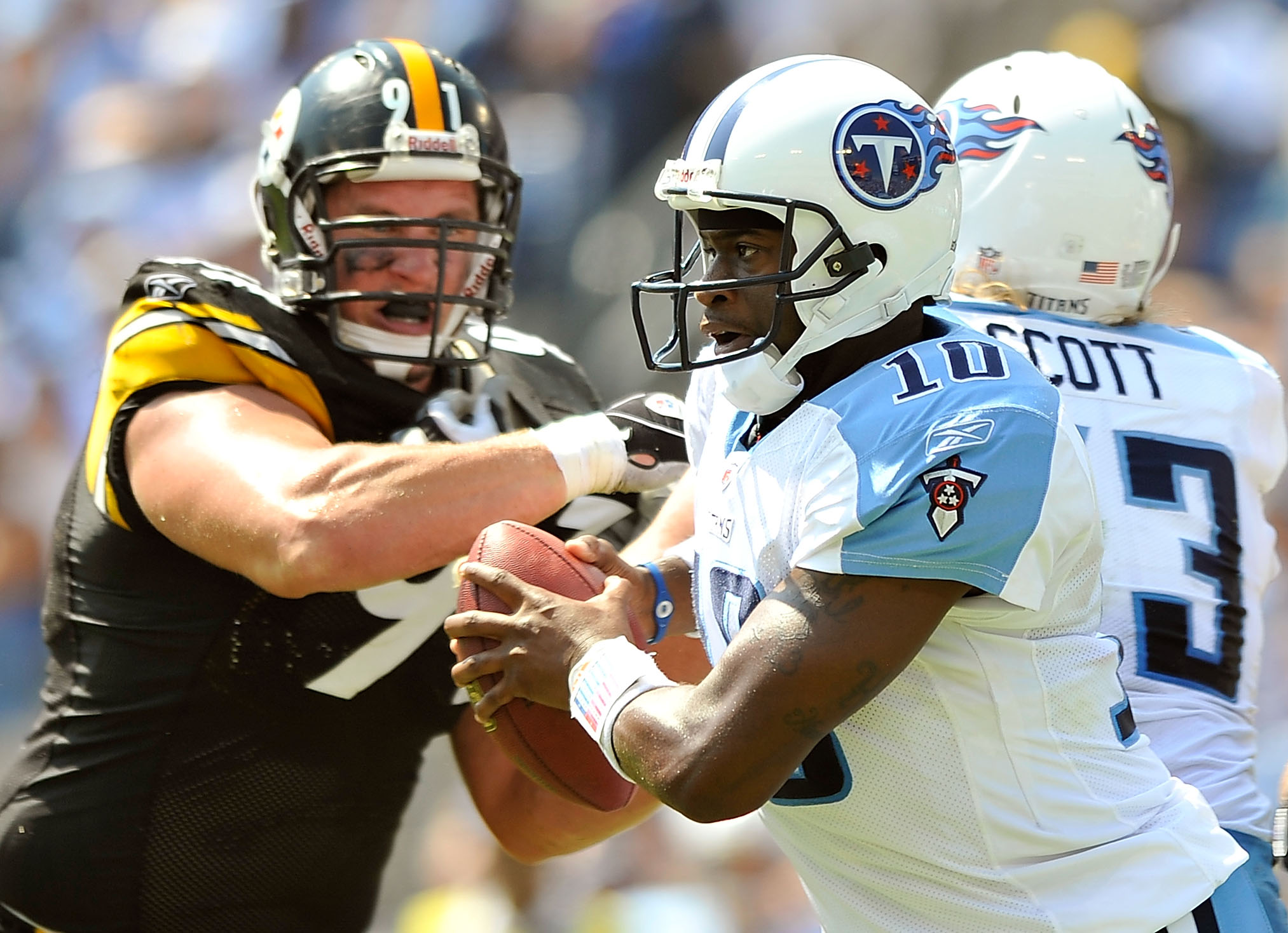 NASHVILLE, TN - SEPTEMBER 19: Vince Young #10 of the Tennessee Titans rolls out against the Pittsburgh Steelers during the first half at LP Field on September 19, 2010 in Nashville, Tennessee. (Photo by Grant Halverson/Getty Images)