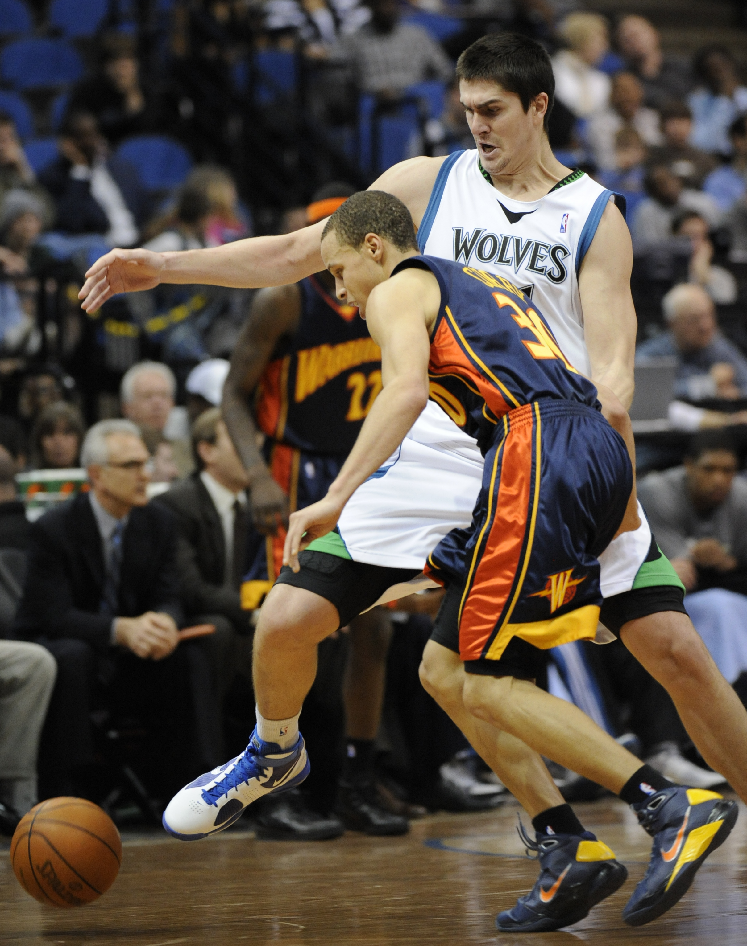 MINNEAPOLIS, MN - APRIL 7: Darko Milicic #31 of the Minnesota Timberwolves guards against Stephen Curry #30 of the Golden State Warriors in the second half of a basketball game at Target Center on April 7, 2010 in Minneapolis, Minnesota. The Warriors defe
