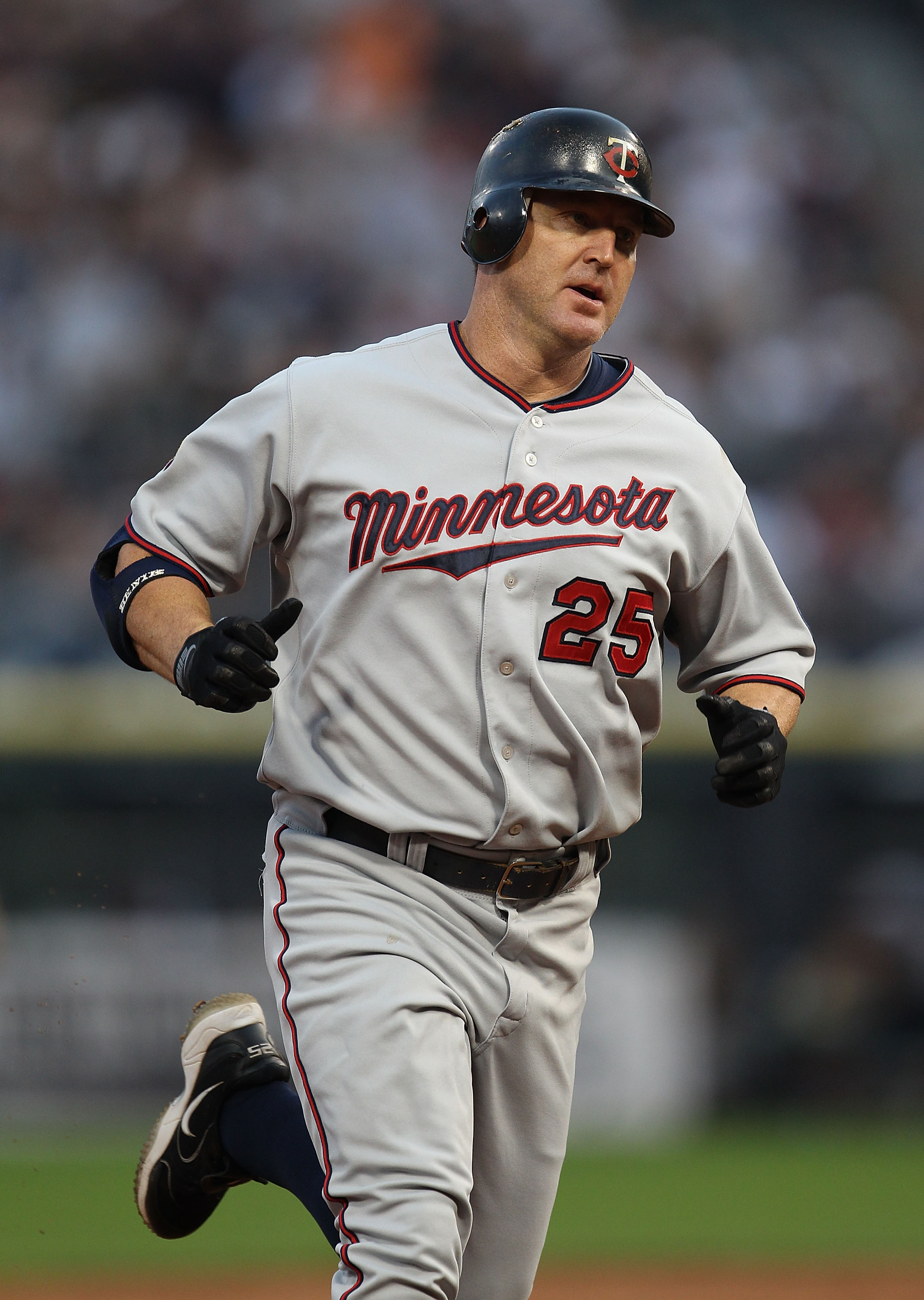 CHICAGO - AUGUST 10: Jim Thome #25 of the Minnesota Twins runs the bases after his 1st inning home run against the Chicago White Sox at U.S. Cellular Field on August 10, 2010 in Chicago, Illinois. The Twins defeated the White Sox 12-6. (Photo by Jonathan
