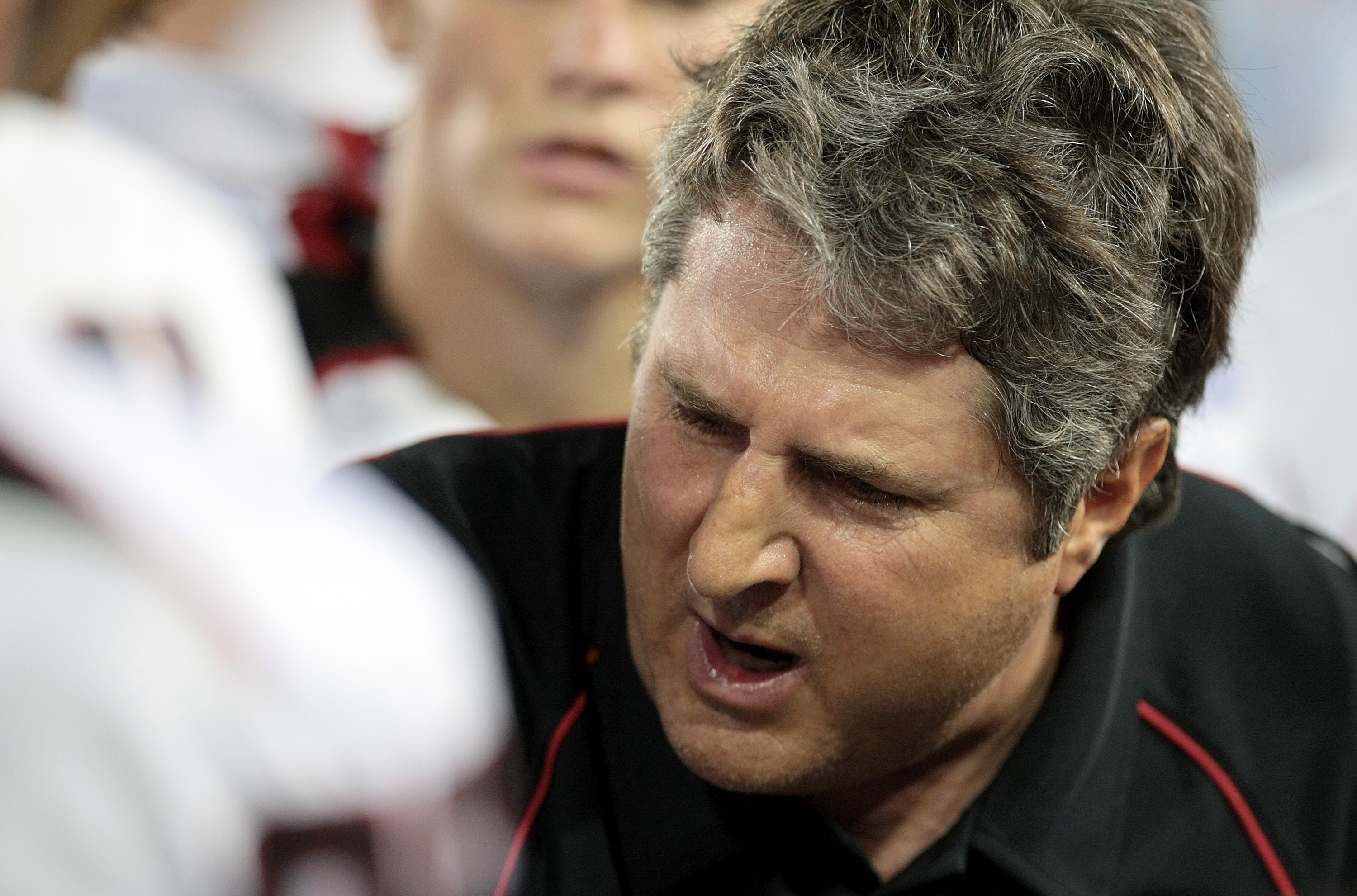 HOUSTON - SEPTEMBER 26:Head coach Mike Leach of the Texas Tech Red Raiders gives instructions to his defense against the Houston Cougars at Robertson Stadium on September 26, 2009 in Houston, Texas. (Photo by Thomas B. Shea/Getty Images)