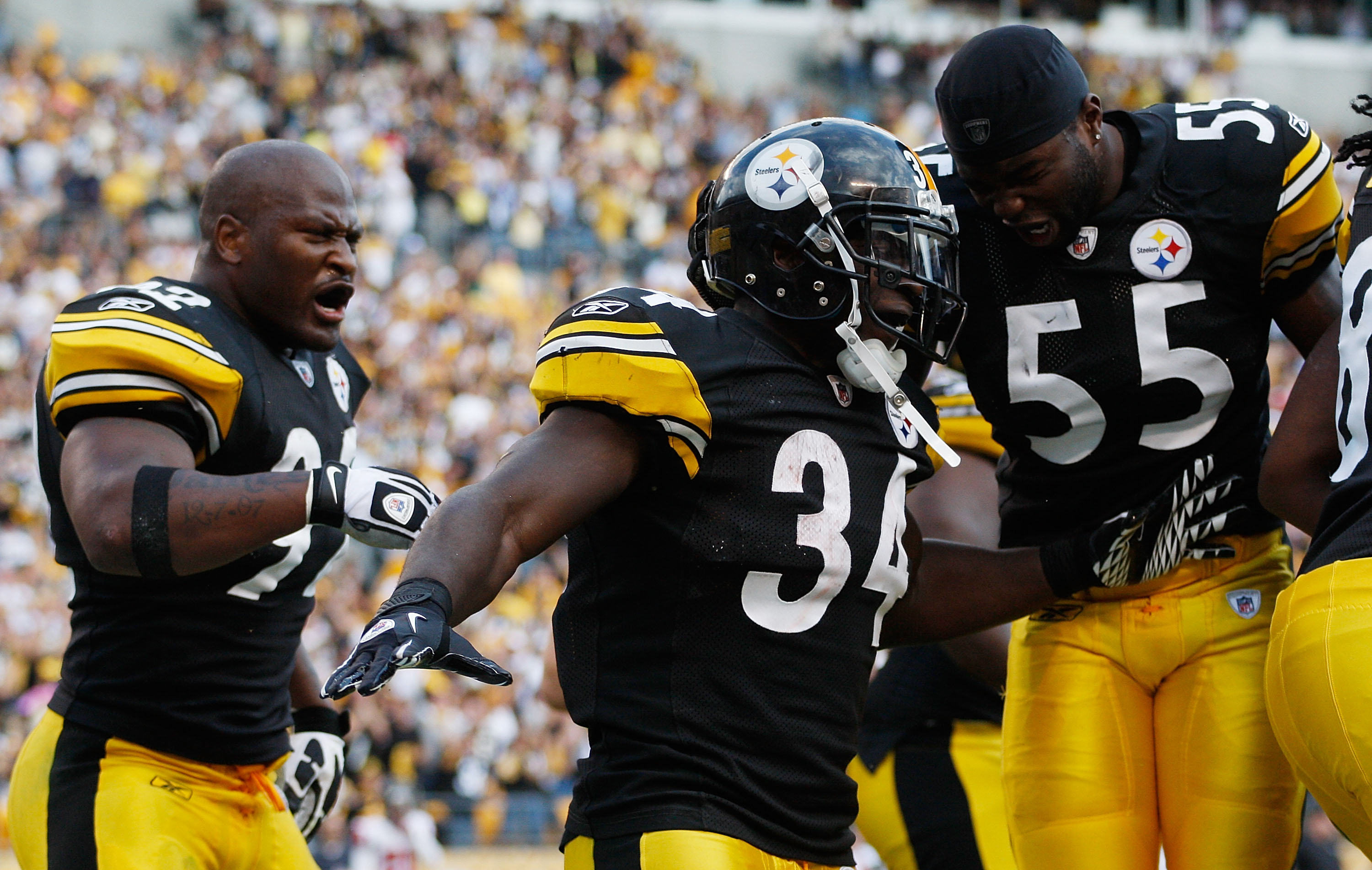 Pittsburgh Steelers running back Rashard Mendenhall (34) warms up