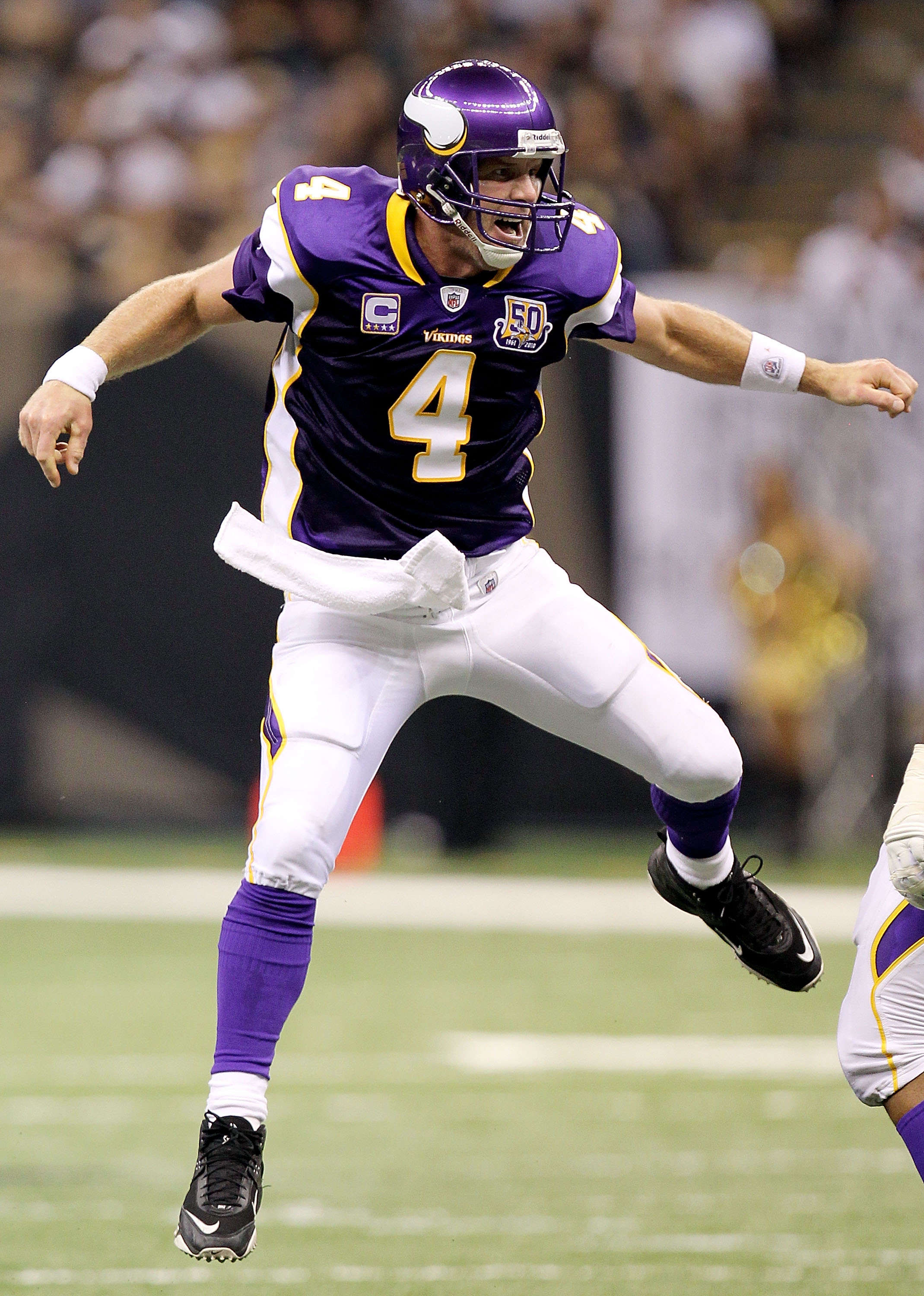 NFL: Favre feels at home in the Superdome