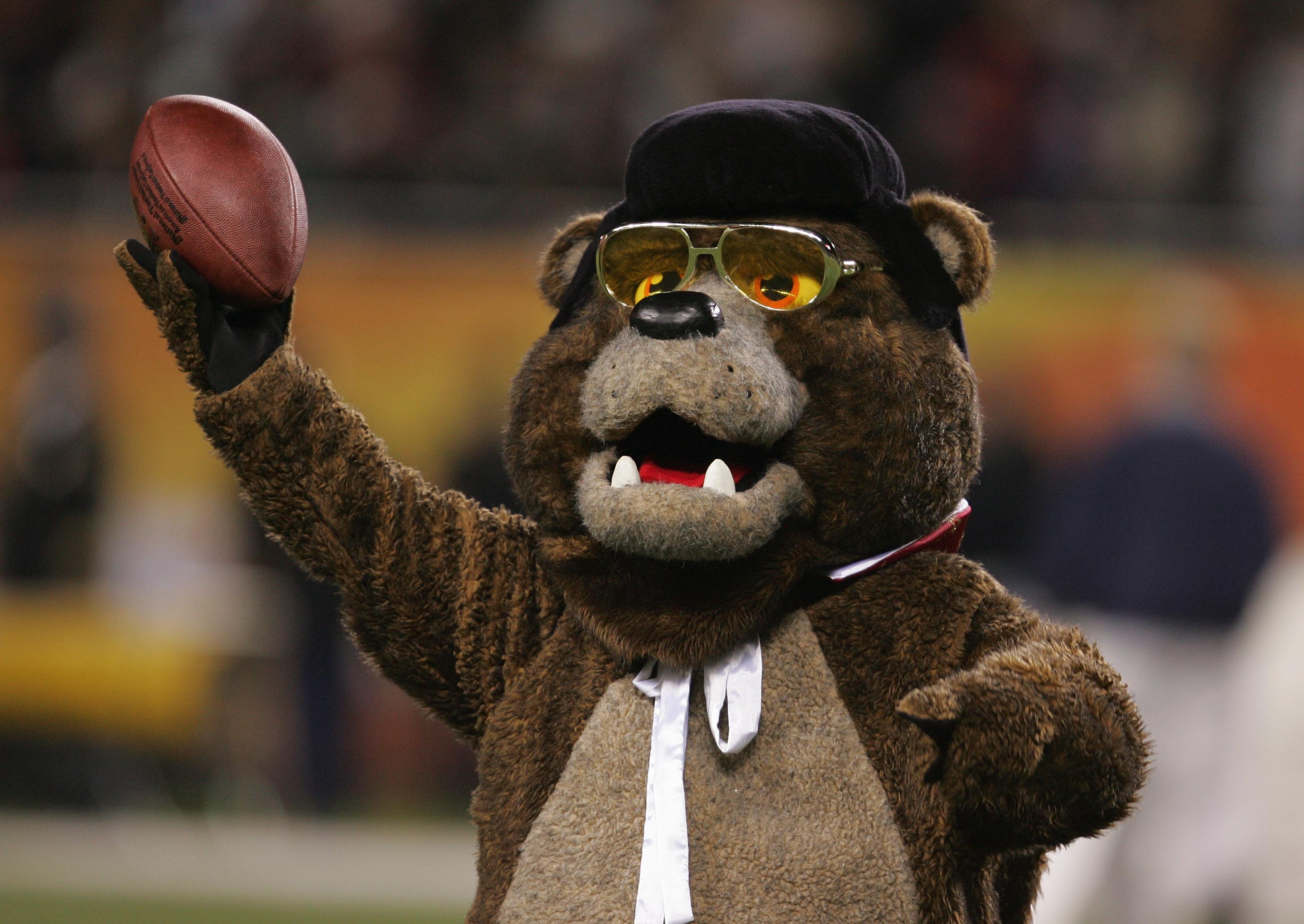 A fan of the Chicago Bears wears a Mike Ditka jersey and a bear head  News Photo - Getty Images