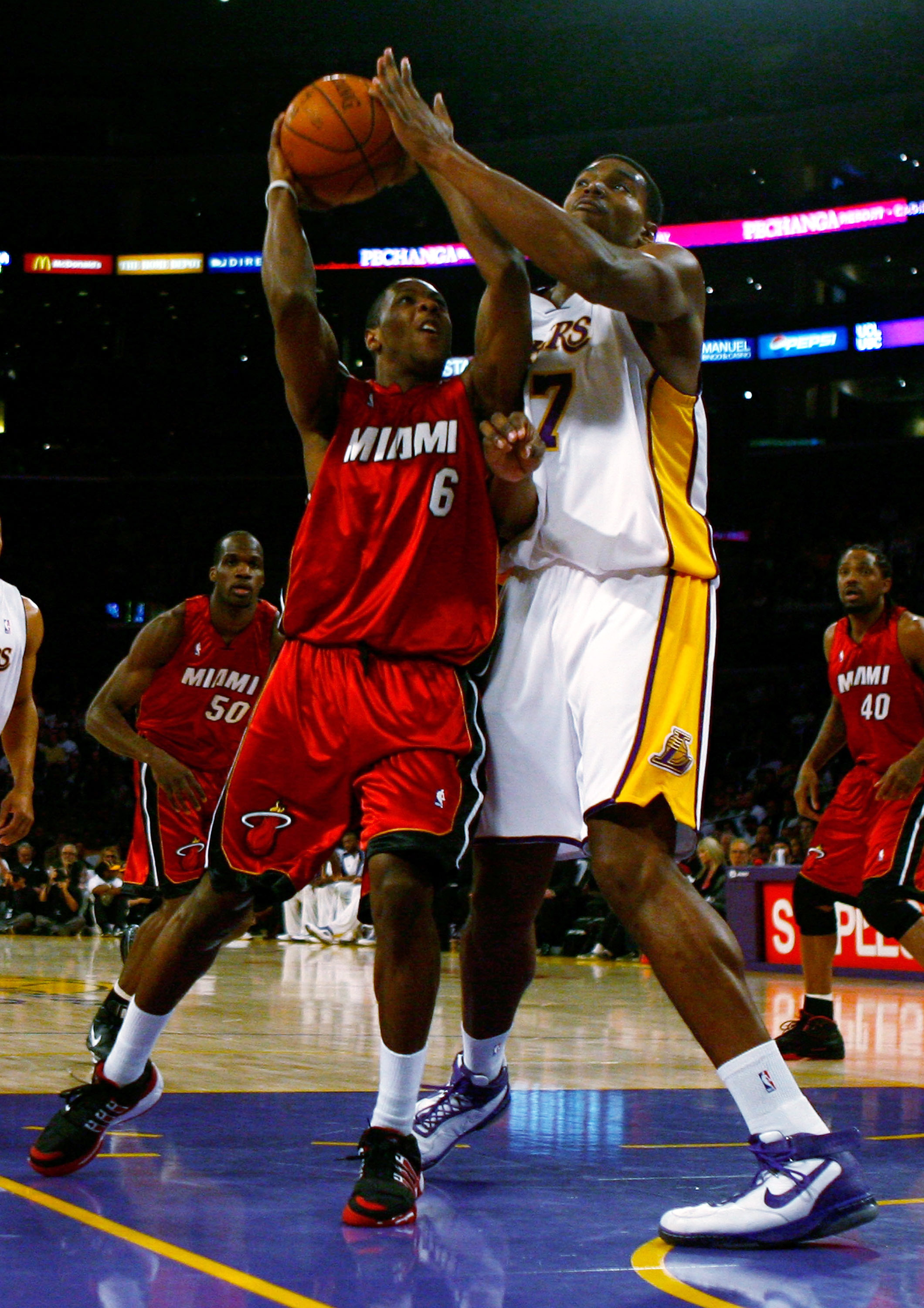LOS ANGELES, CA - JANUARY 11:  Mario Chalmers #6 of the Miami Heat is defended by Andrew Bynum #17 of the Los Angeles Lakers during the first half at Staples Center on January 11, 2009 in Los Angeles, California. NOTE TO USER: User expressly acknowledges