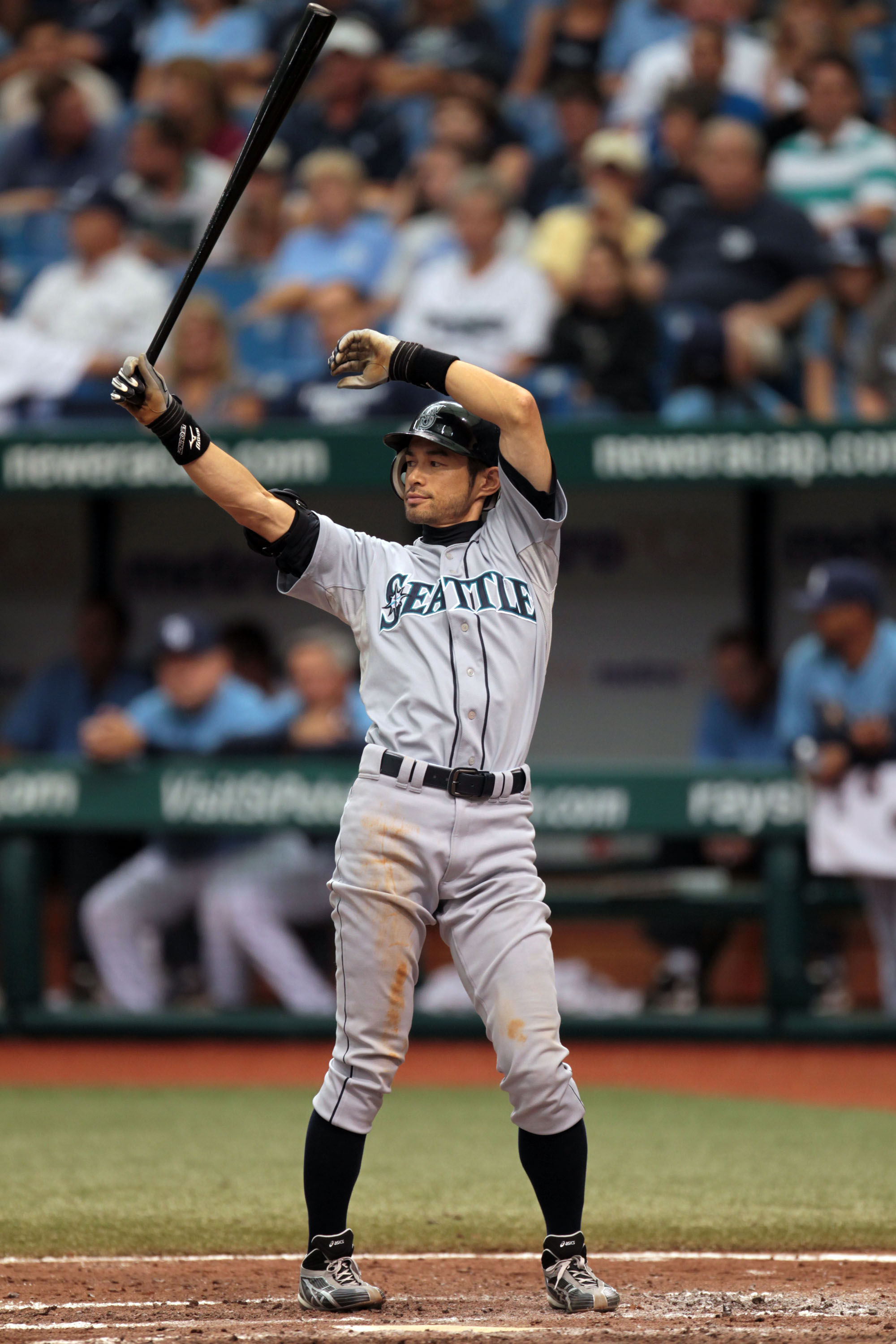 Tulo crushes a three-run homer to center 