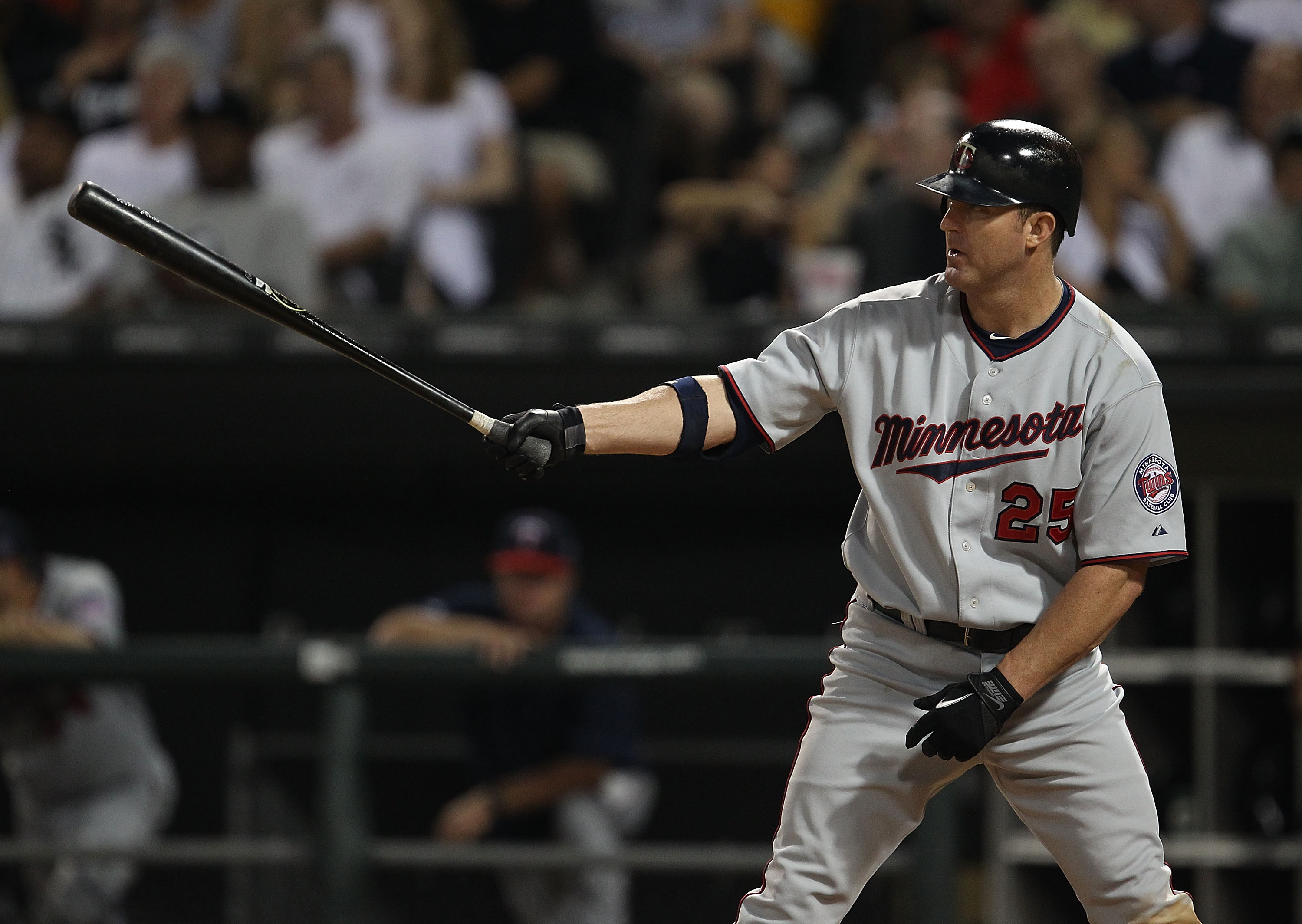 CHICAGO - AUGUST 10: Jim Thome #25 of the Minnesota Twins prepares to bat against the Chicago White Sox at U.S. Cellular Field on August 10, 2010 in Chicago, Illinois. The Twins defeated the White Sox 12-6. (Photo by Jonathan Daniel/Getty Images)