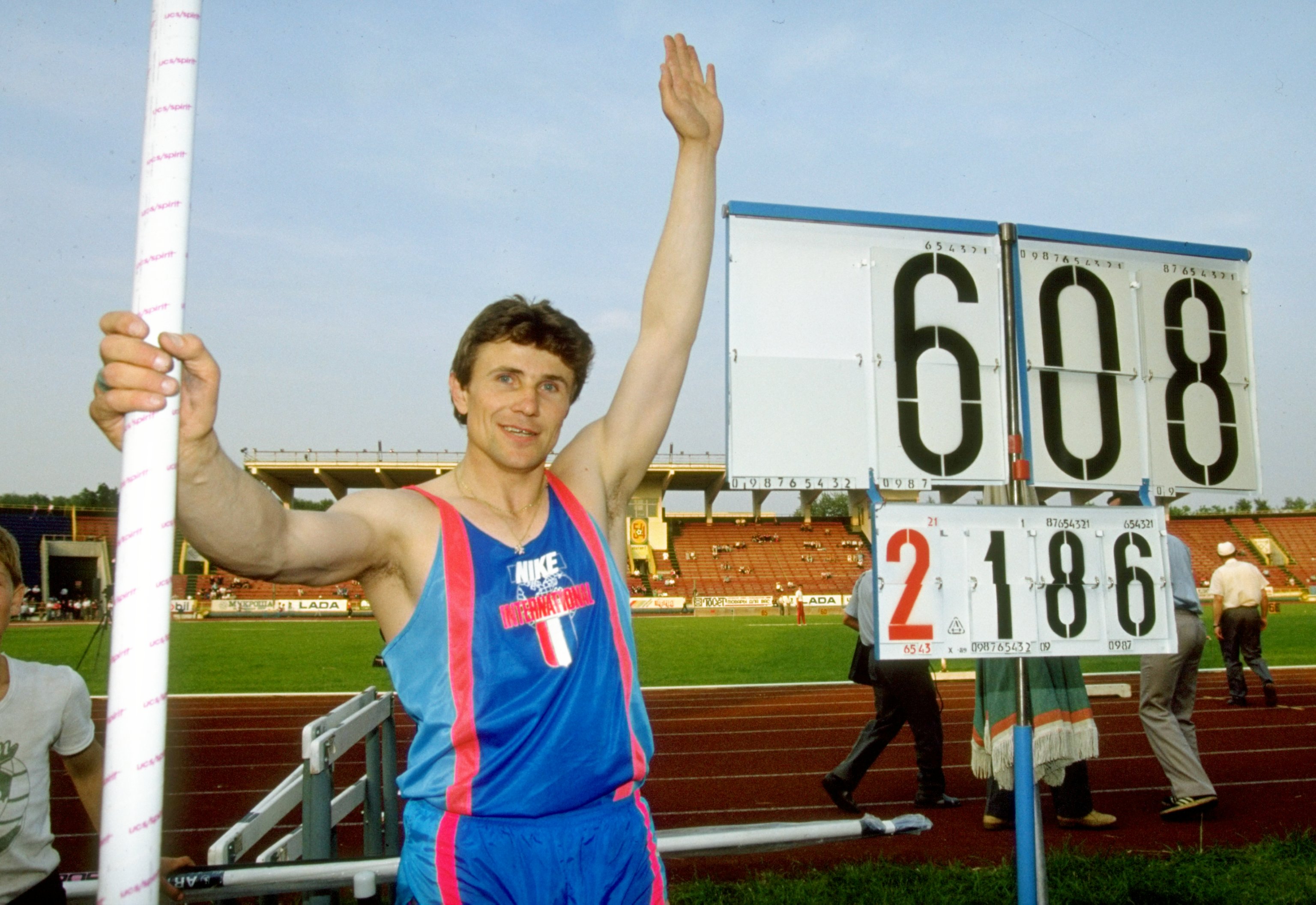 1991:  Sergey Bubka of the USSR celebrates during the Pole Vault event of the IAAF Grand Prix at the Lokomotiv Stadium in Moscow, Russia. Bubka finished in first place with a New World Record height of 6.08 metres. \ Mandatory Credit: Gary  Mortimore/Alls