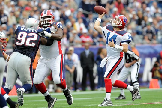 Tom Brady tosses 3 TDs, Patriots beat Bills 38-30